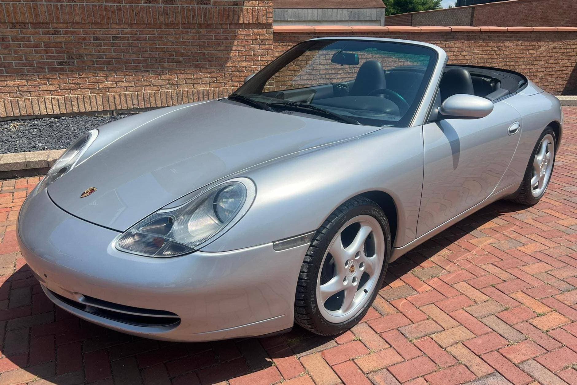 1999 Porsche 996 911 sold for $31,596