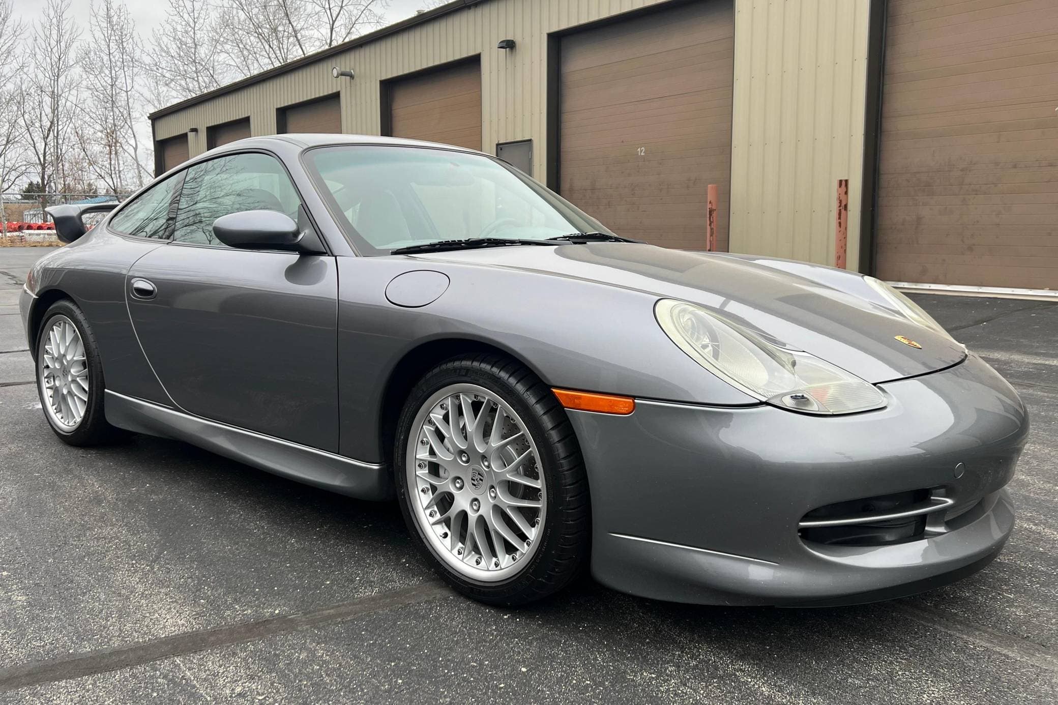 2001 Porsche 996 911 sold for $29,711