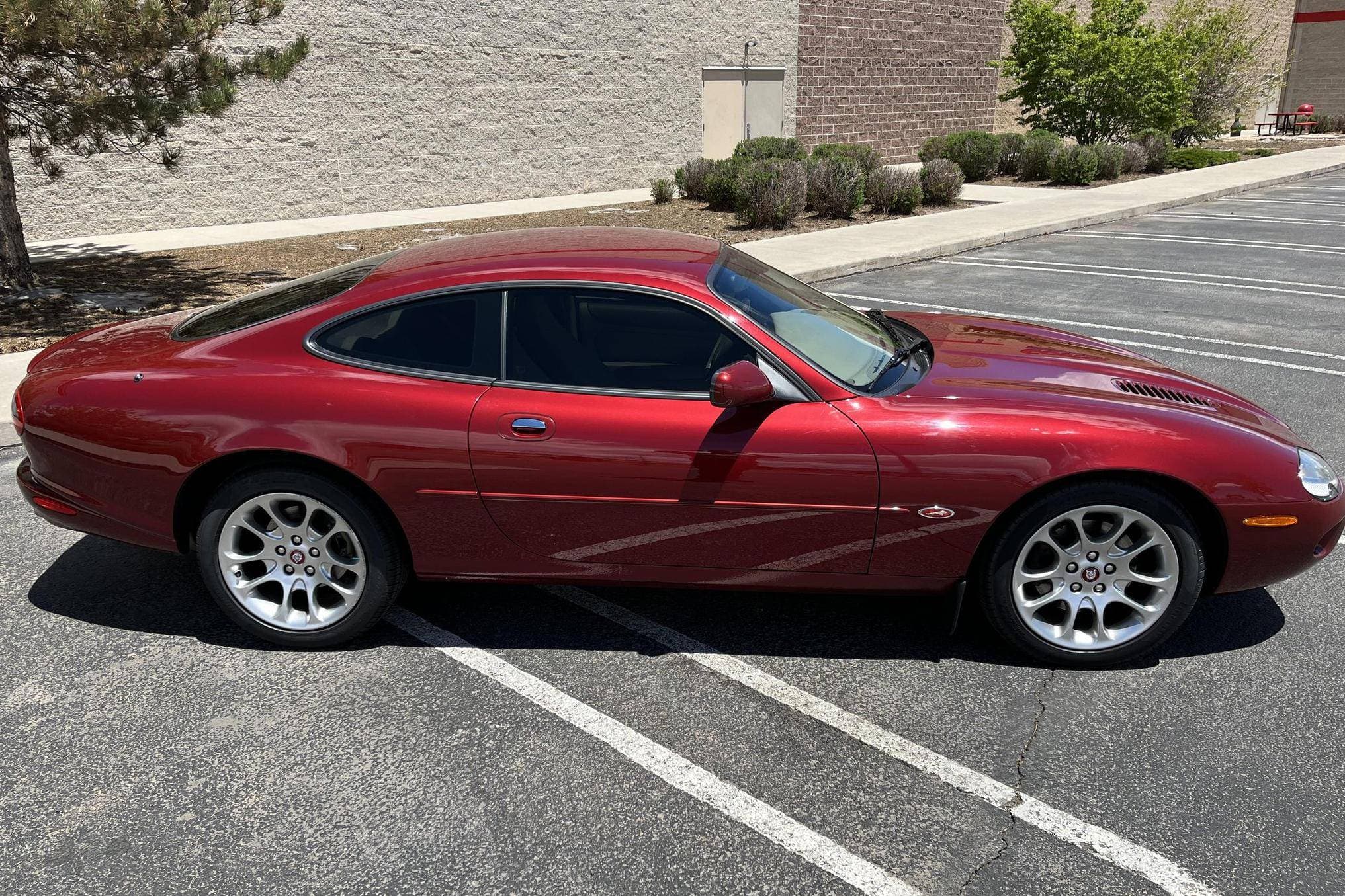 2000 Jaguar XKR sold for $13,500