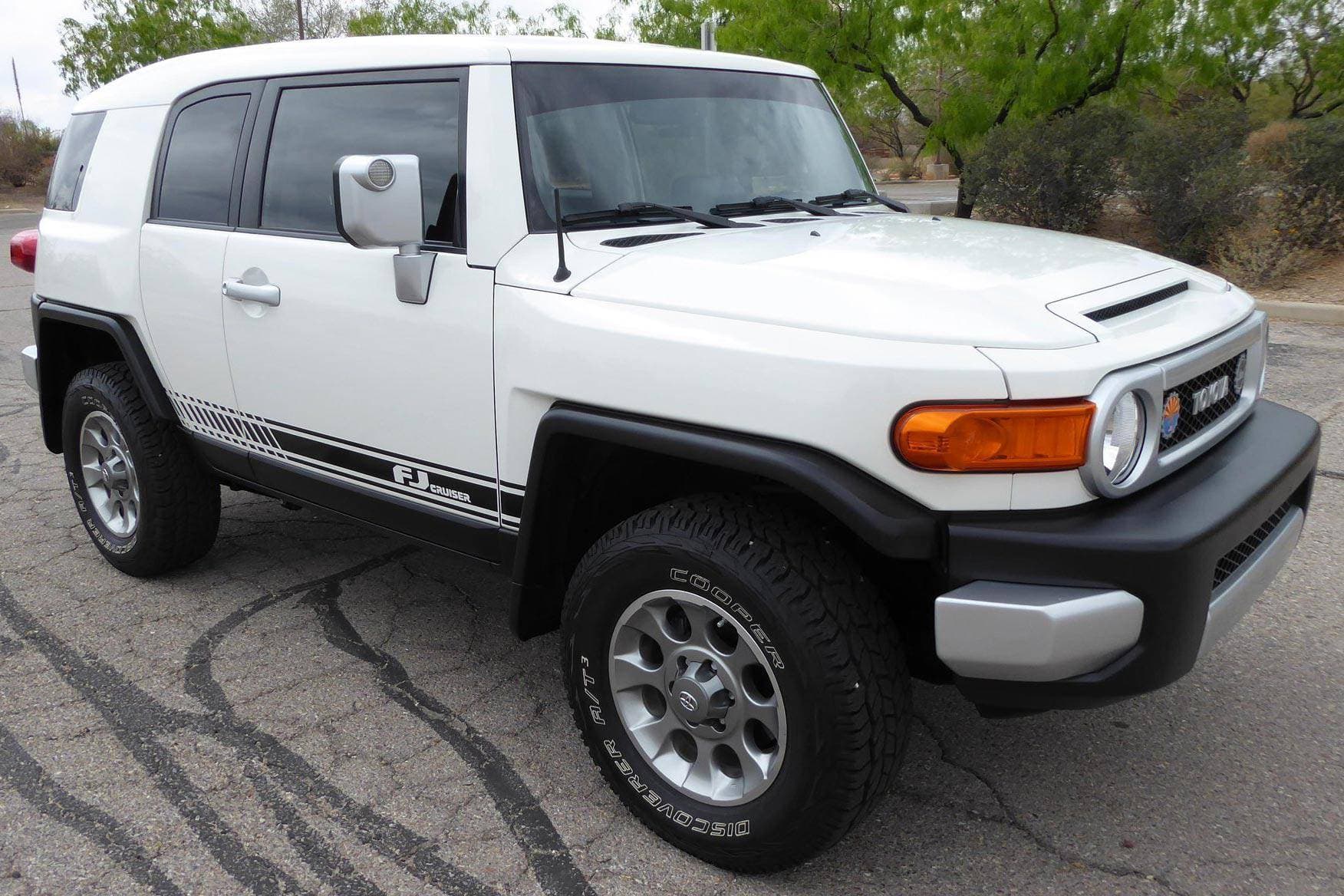 2013 Toyota FJ Cruiser sold for $32,500