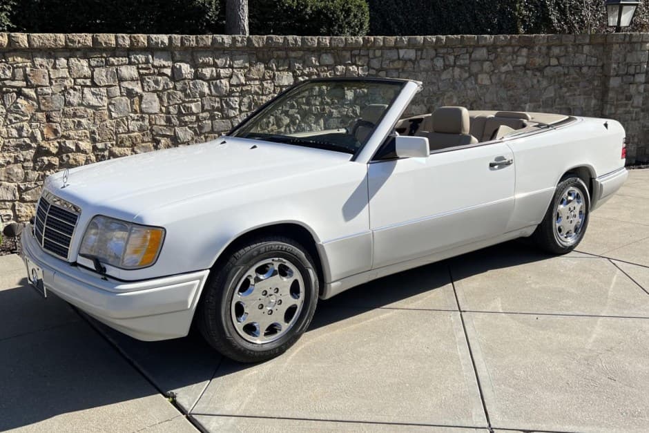 1995 Mercedes-Benz W124 E-Class sold for $28,500