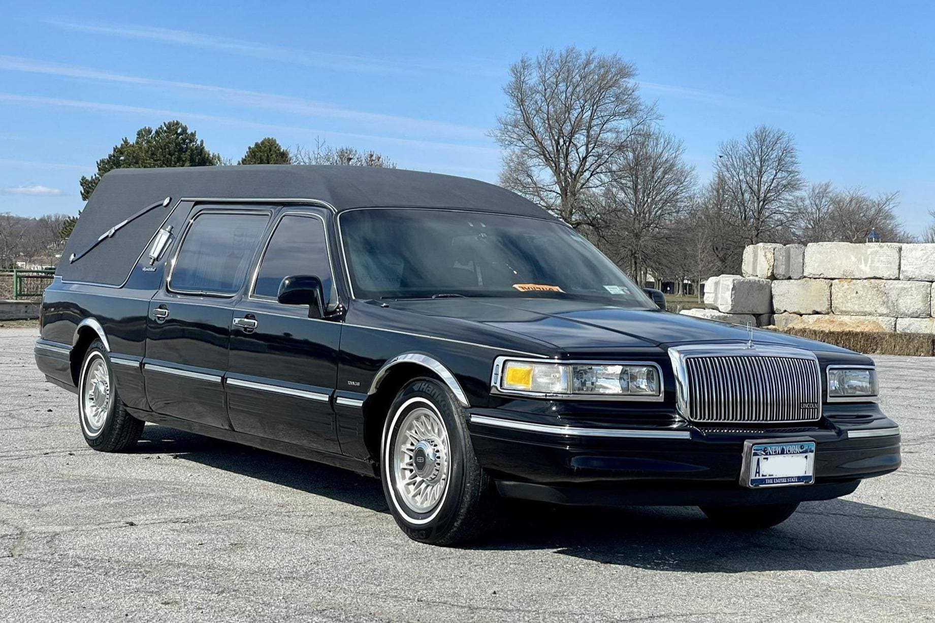 1996 Lincoln Town Car sold for $3,737