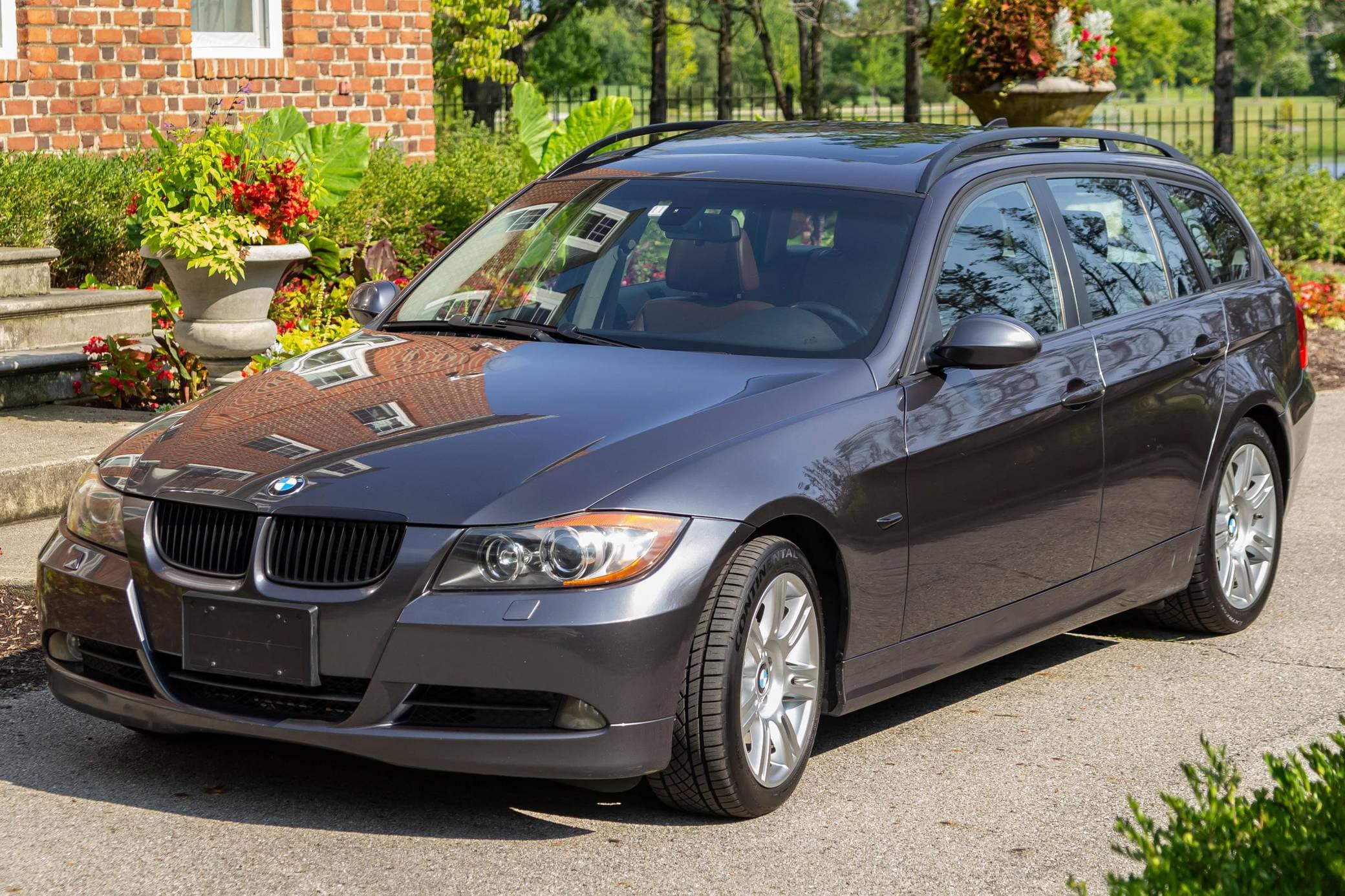 2006 BMW 3 Series sold for $8,600