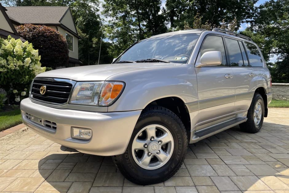 2000 Toyota Land Cruiser 100-Series sold for $18,000