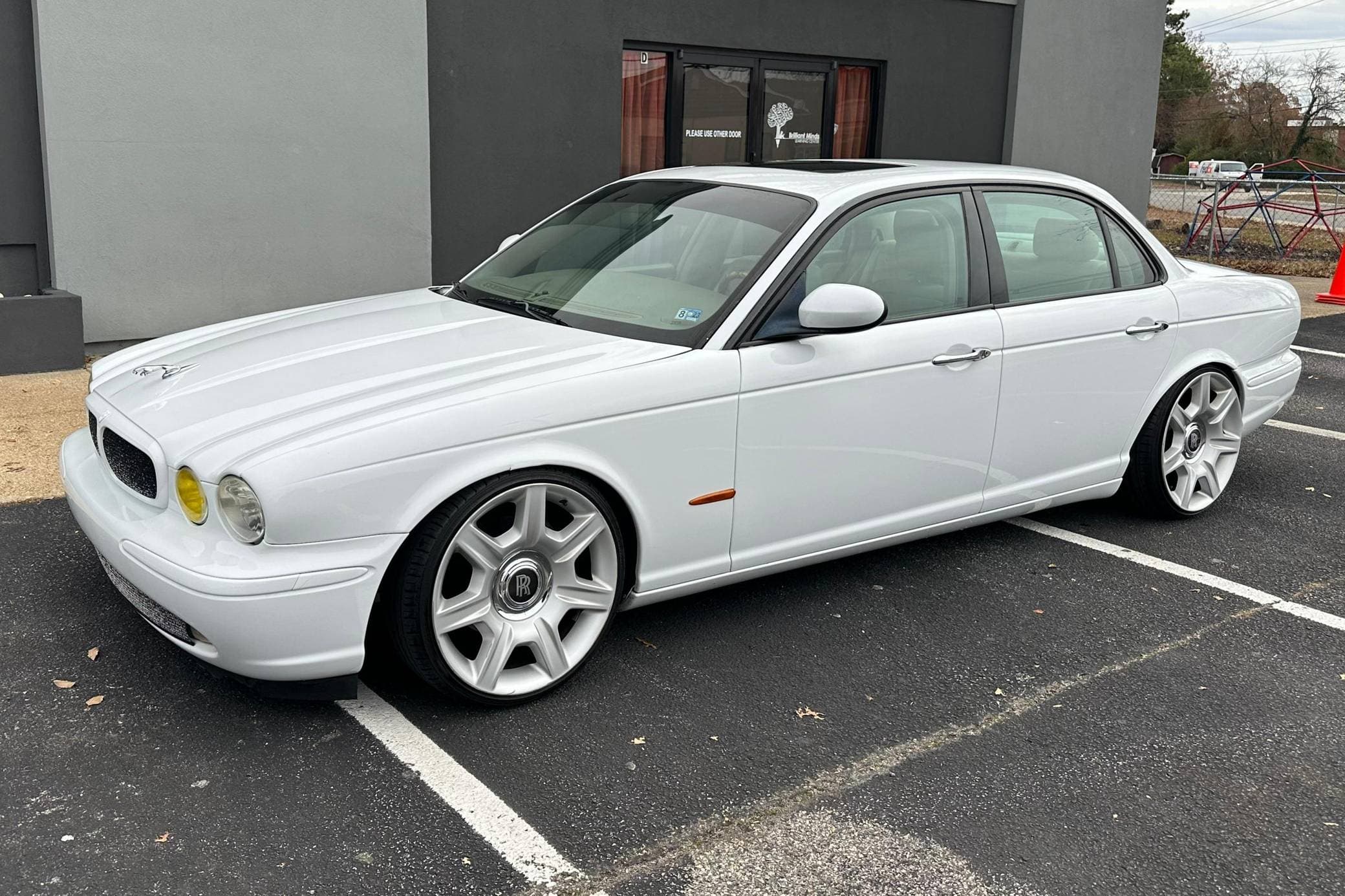 2004 Jaguar XJ8 sold for $7,100