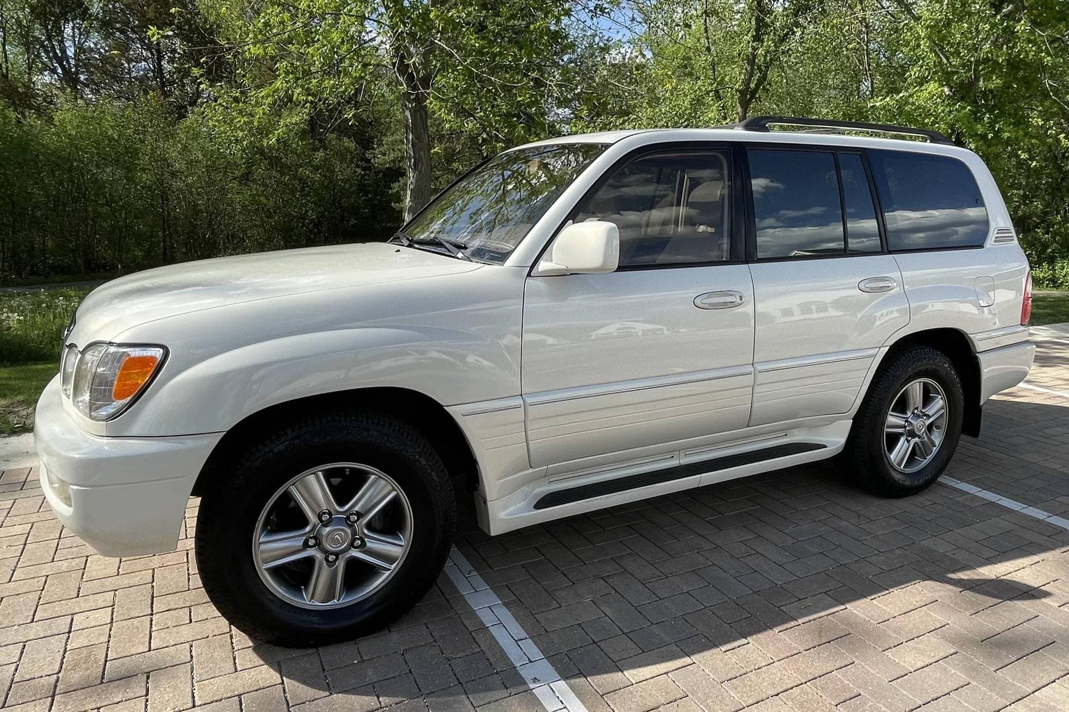 2001 Lexus LX sold for $14,850