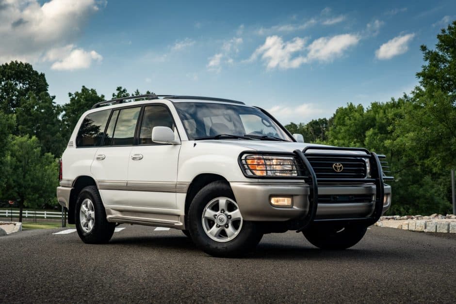 2000 Toyota Land Cruiser 100-Series sold for $13,750