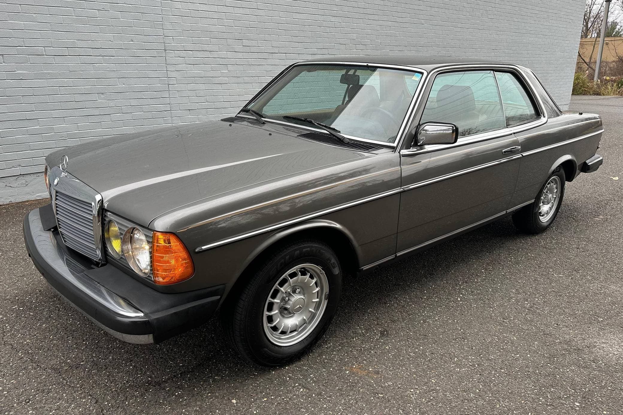 1983 Mercedes-Benz E-Class sold for $15,750
