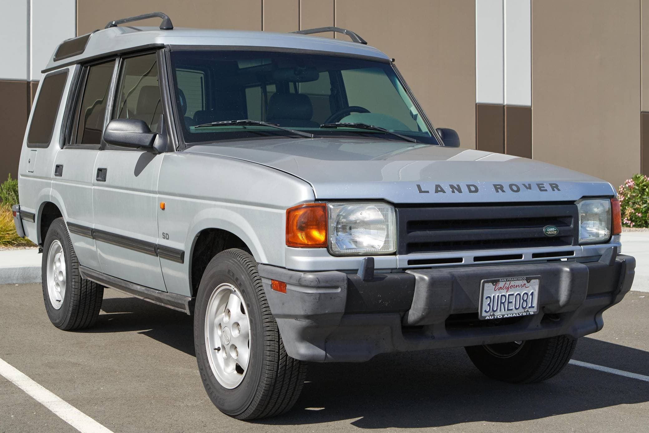 1997 Land Rover Discovery sold for $3,410
