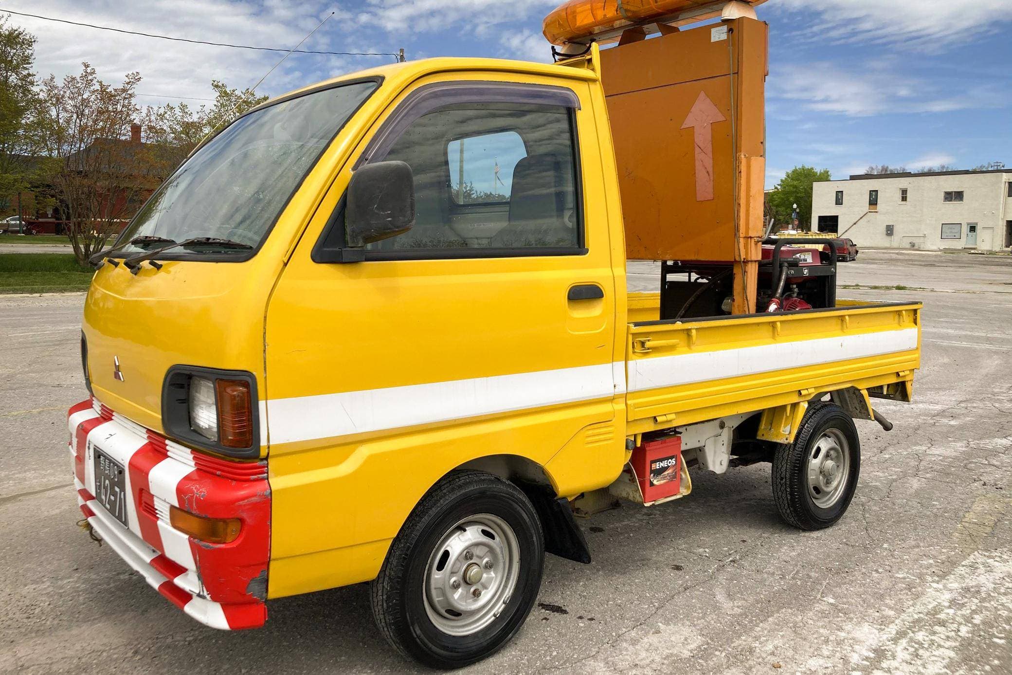 1996 Mitsubishi Minicab sold for $5,200