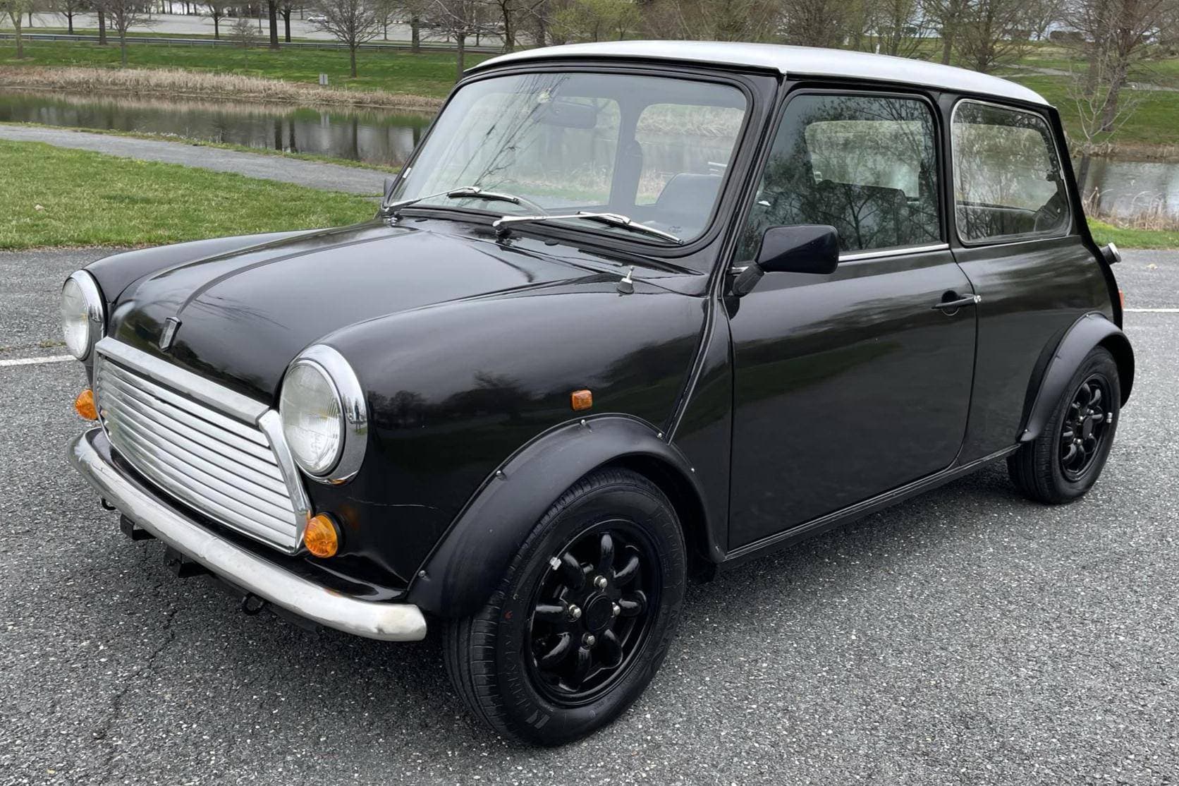 1990 MINI Classic Mini sold for $9,659