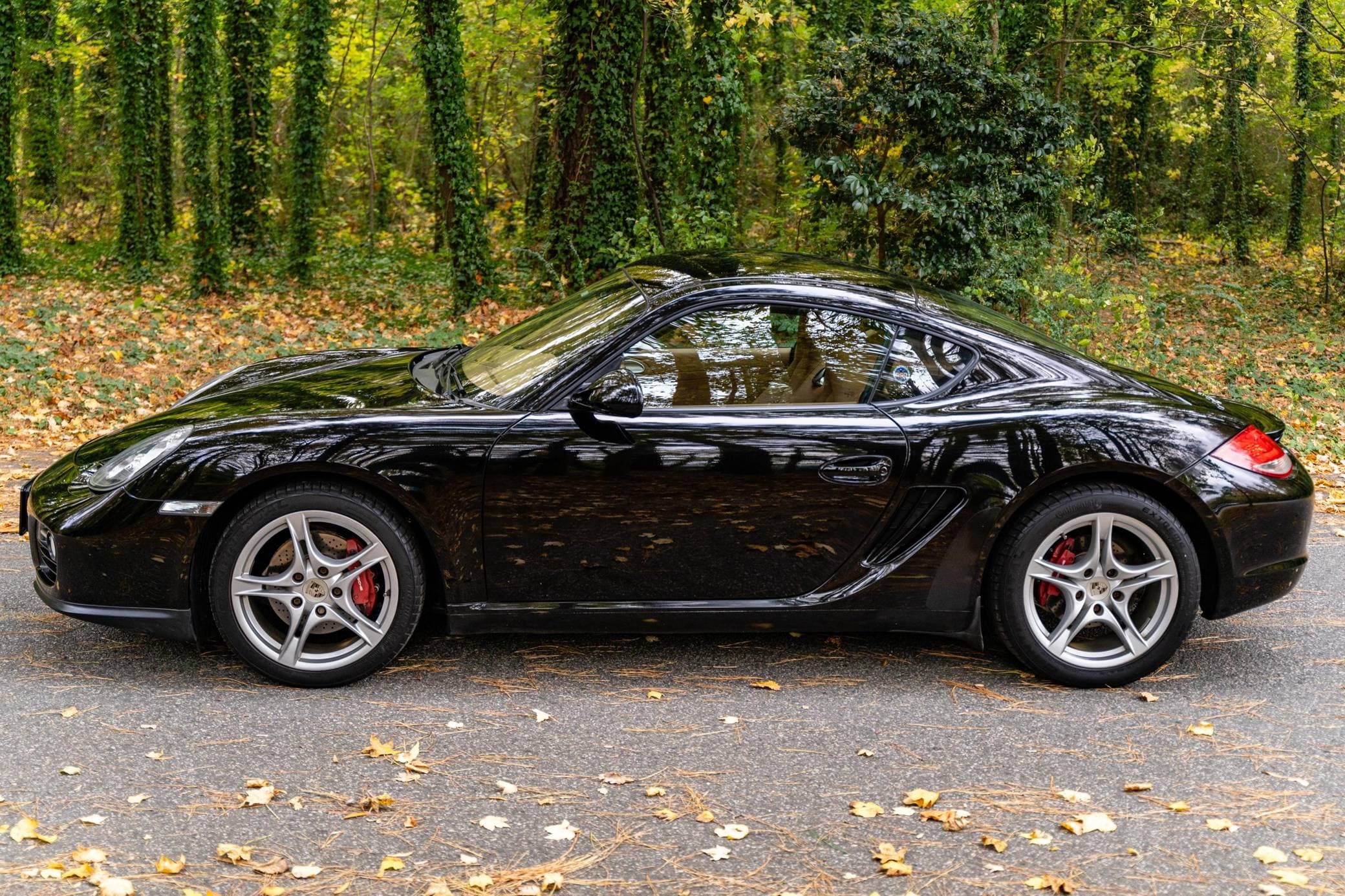 2009 Porsche 987 Cayman sold for $29,000