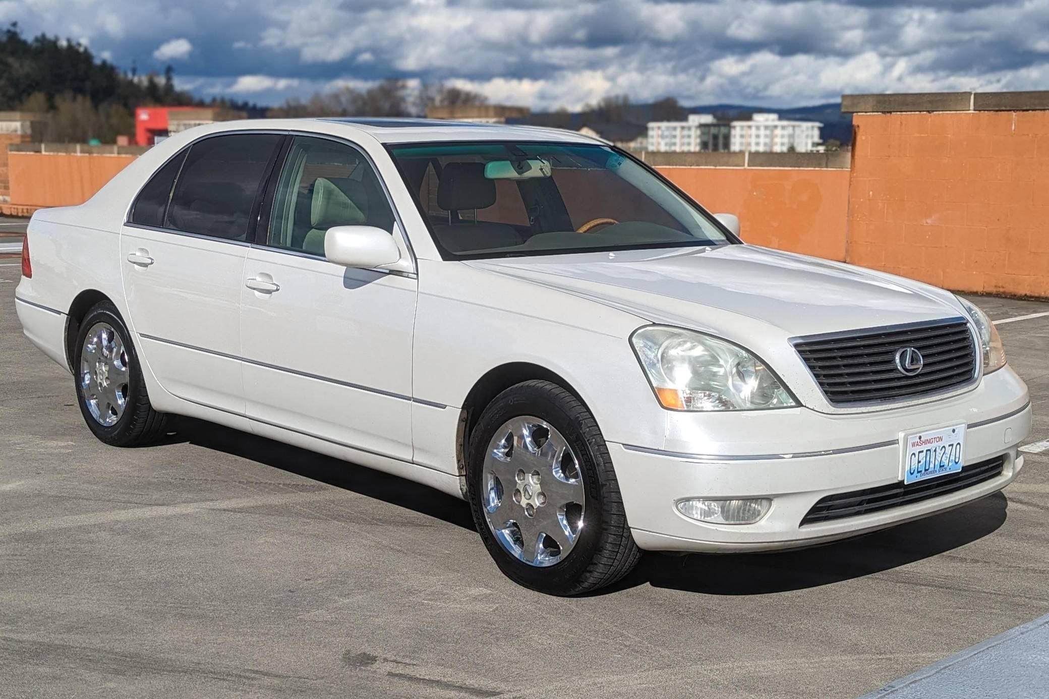 2001 Lexus LS sold for $4,450