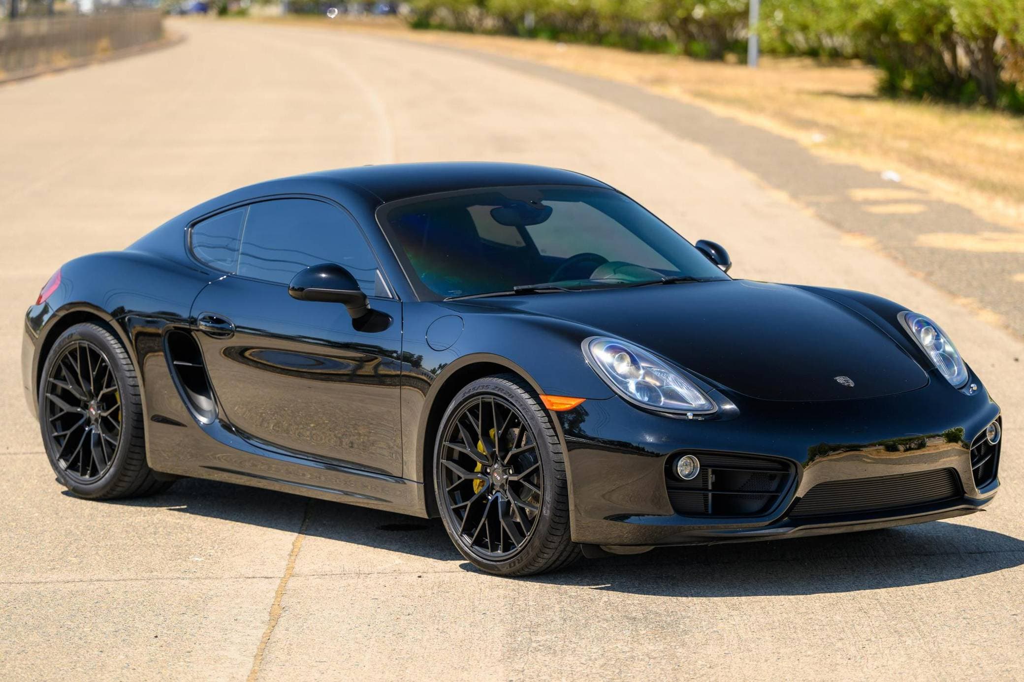 2015 Porsche 981 Cayman sold for $40,000
