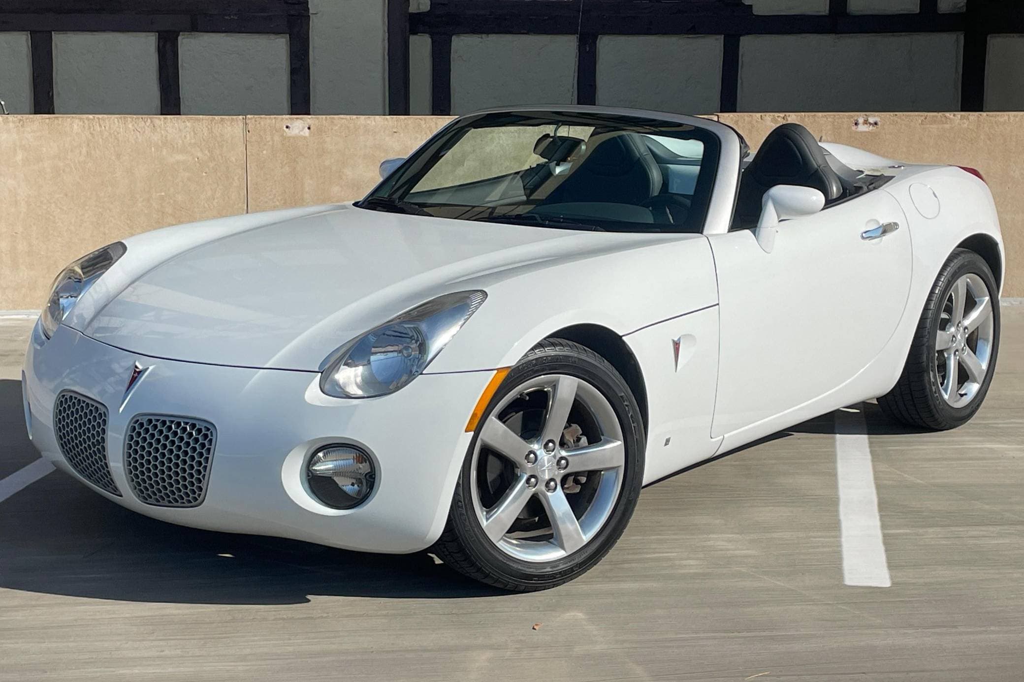 2007 Pontiac Solstice sold for $7,200