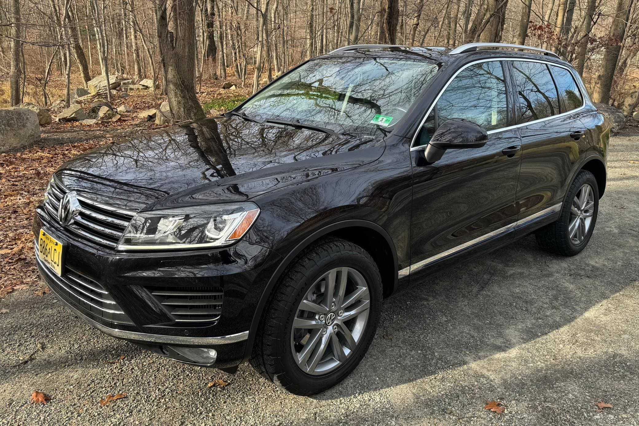 2016 Volkswagen Touareg sold for $26,800