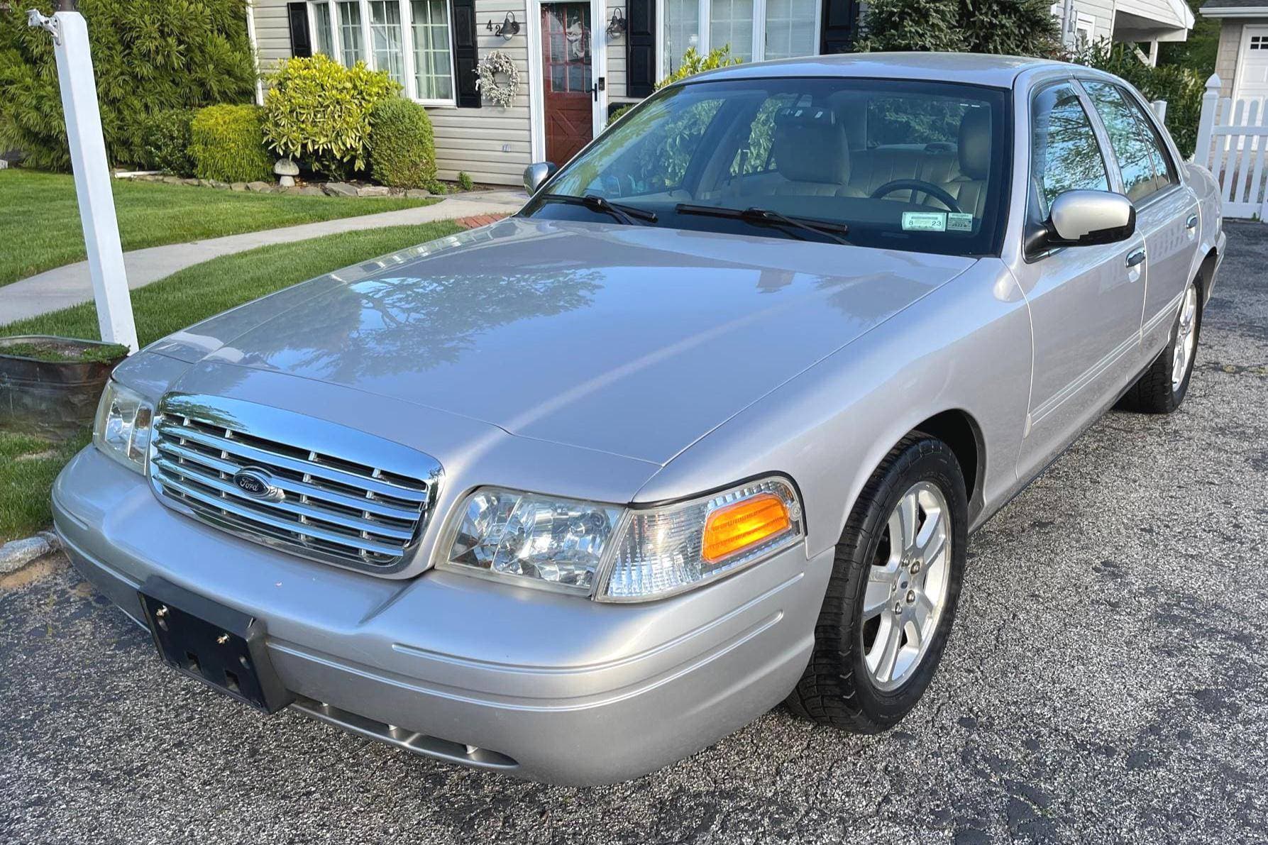2011 Ford Crown Victoria sold for $7,900
