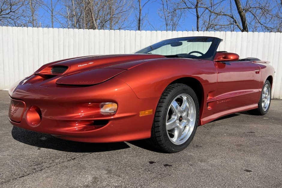 2002 Pontiac Firebird (1993-2002) sold for $29,500