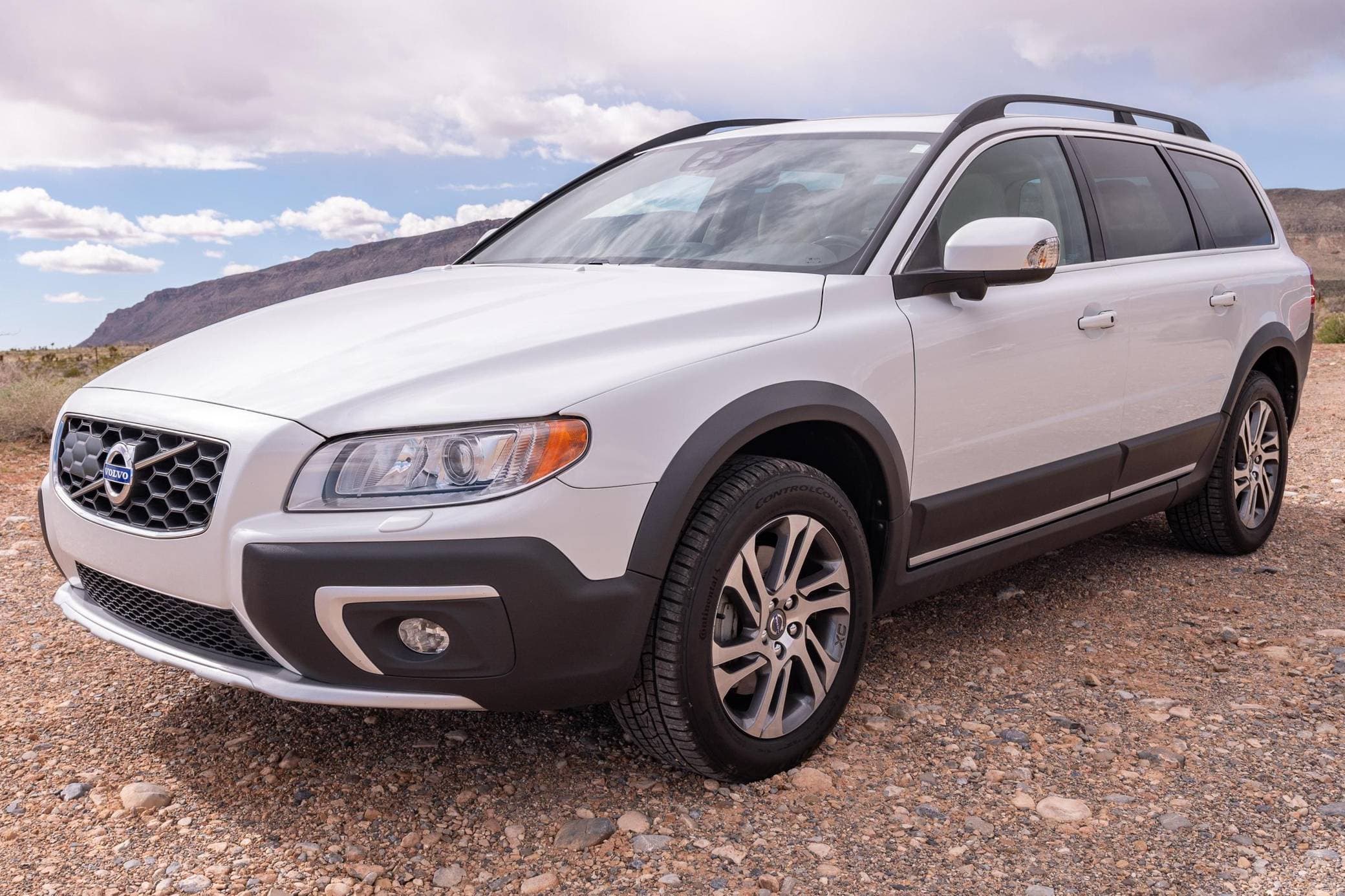 2015 Volvo XC70 sold for $11,600