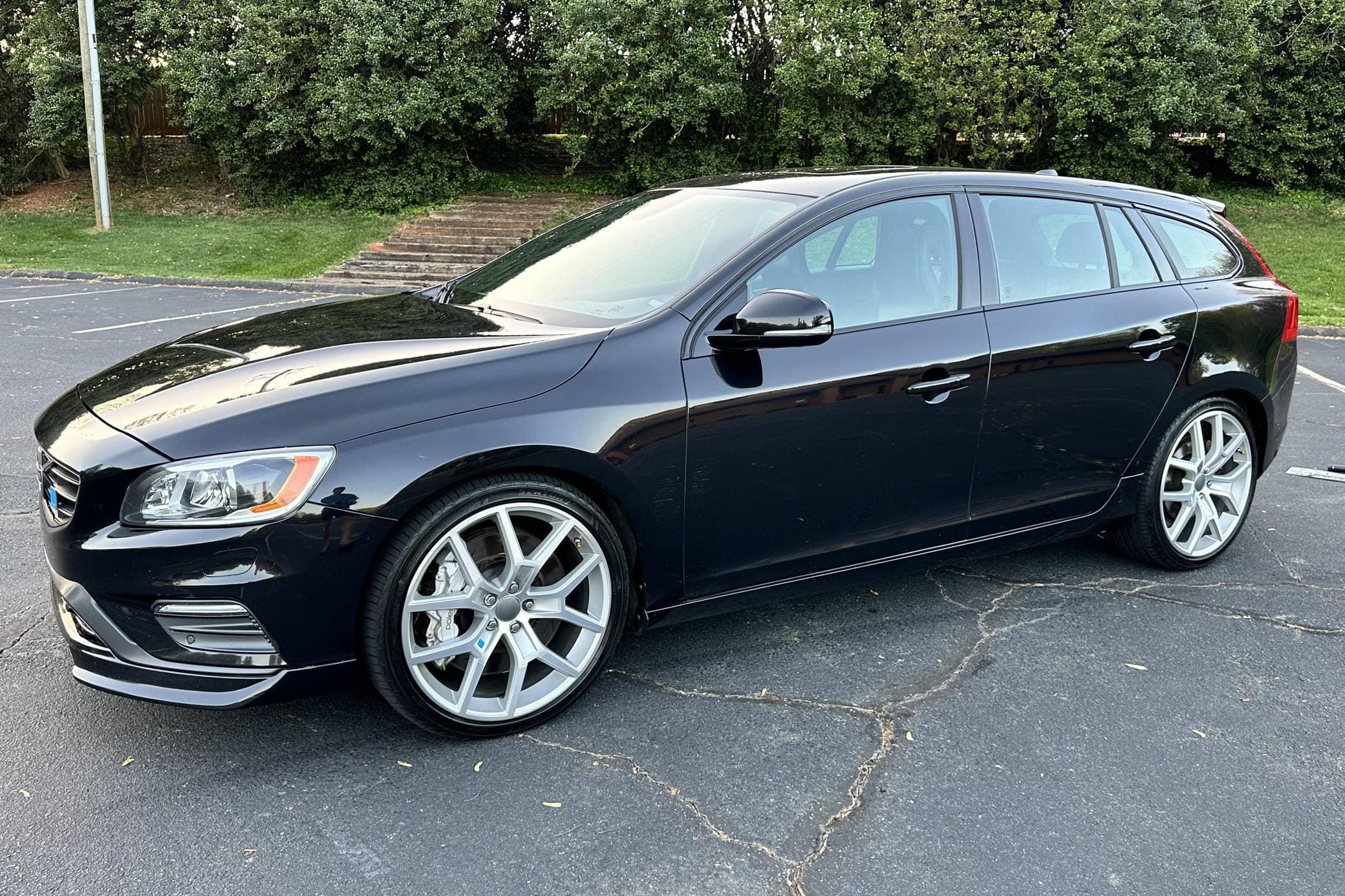 2015 Volvo V60 sold for $27,350