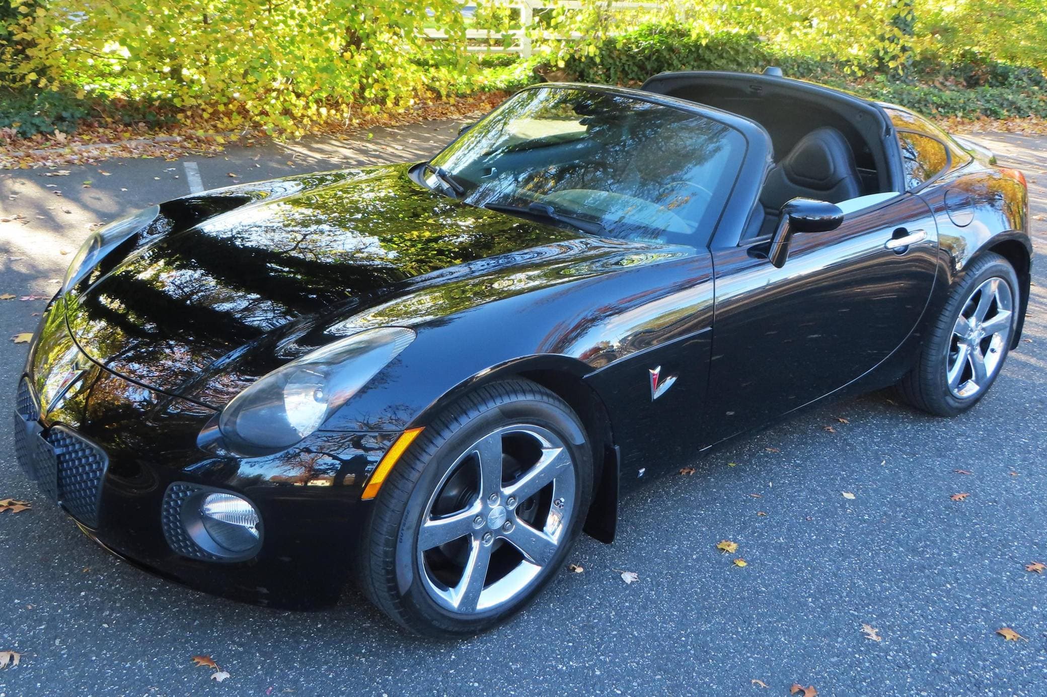 2009 Pontiac Solstice sold for $23,000