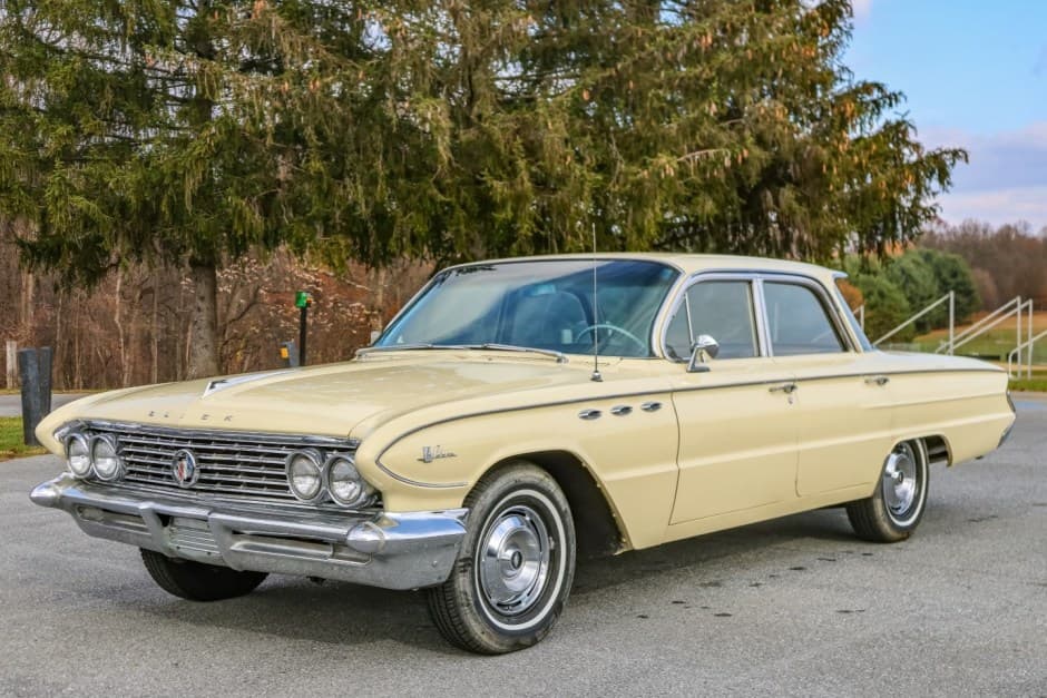 1961 Buick LeSabre sold for $5,500