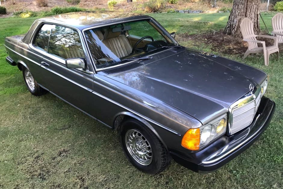 1984 Mercedes-Benz W123 sold for $29,650