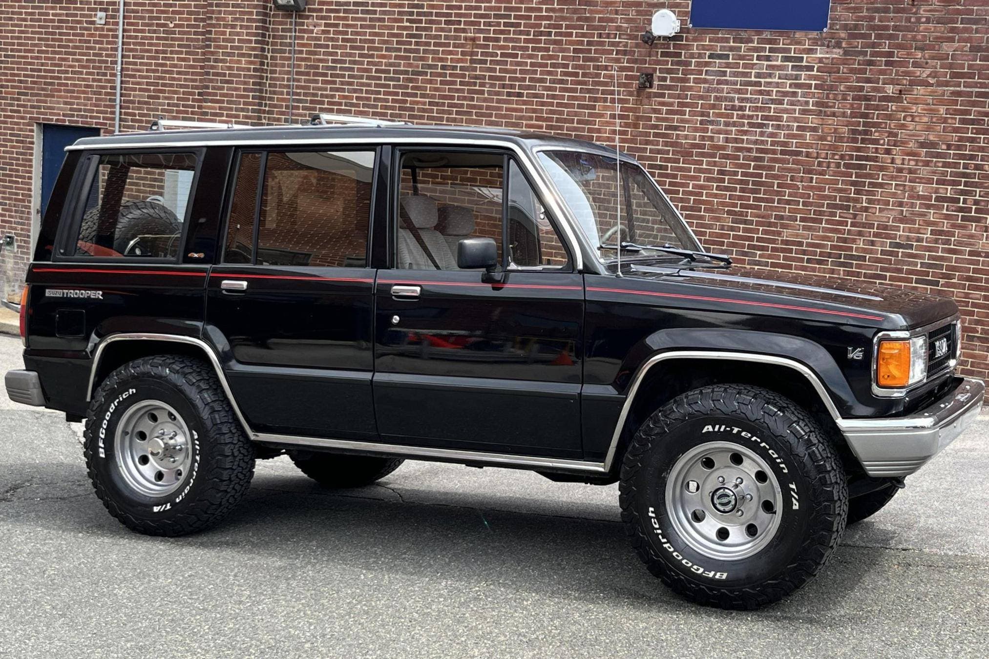 1990 Isuzu Trooper sold for $5,200