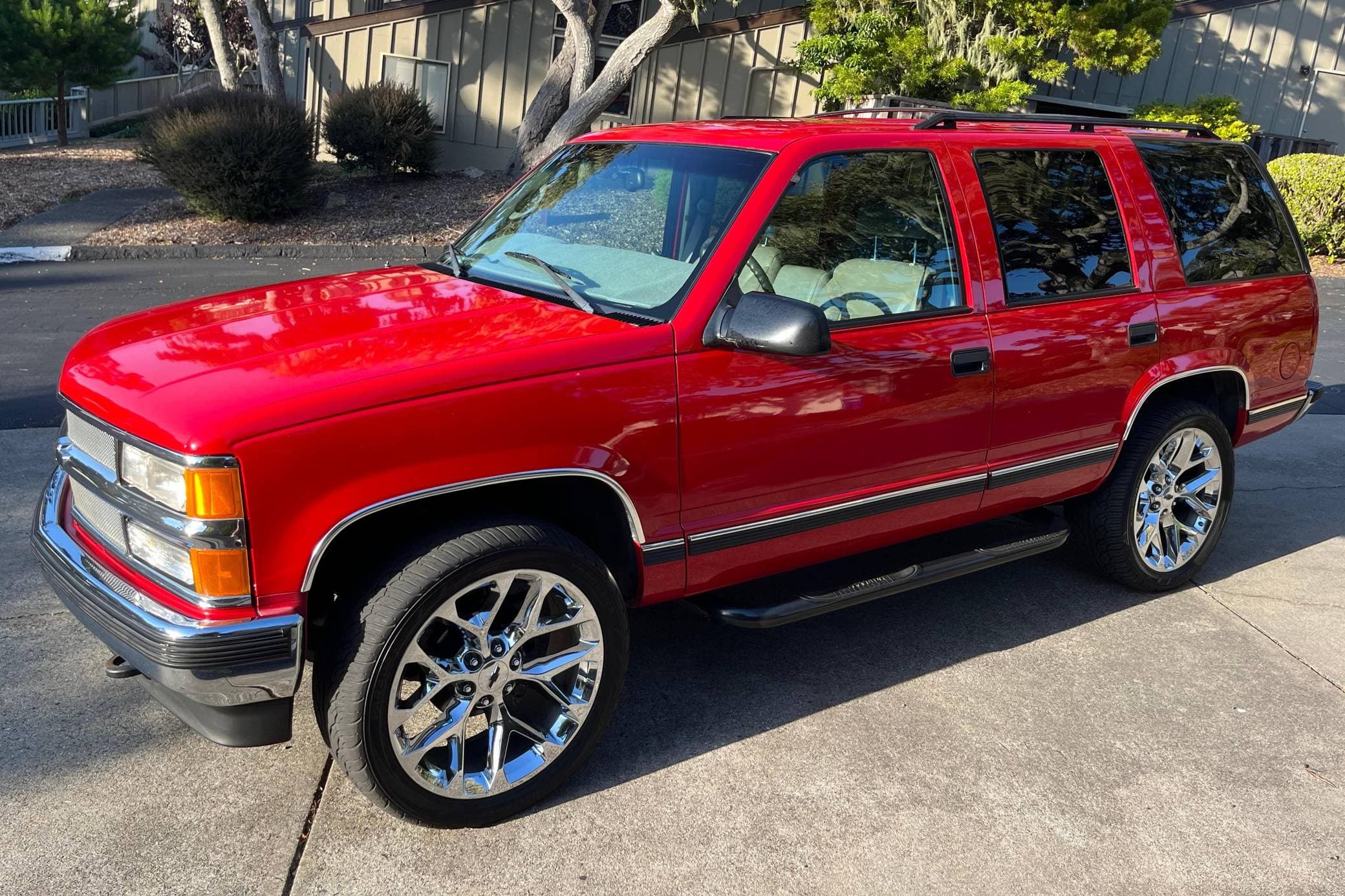 1999 Chevrolet Tahoe sold for $9,301