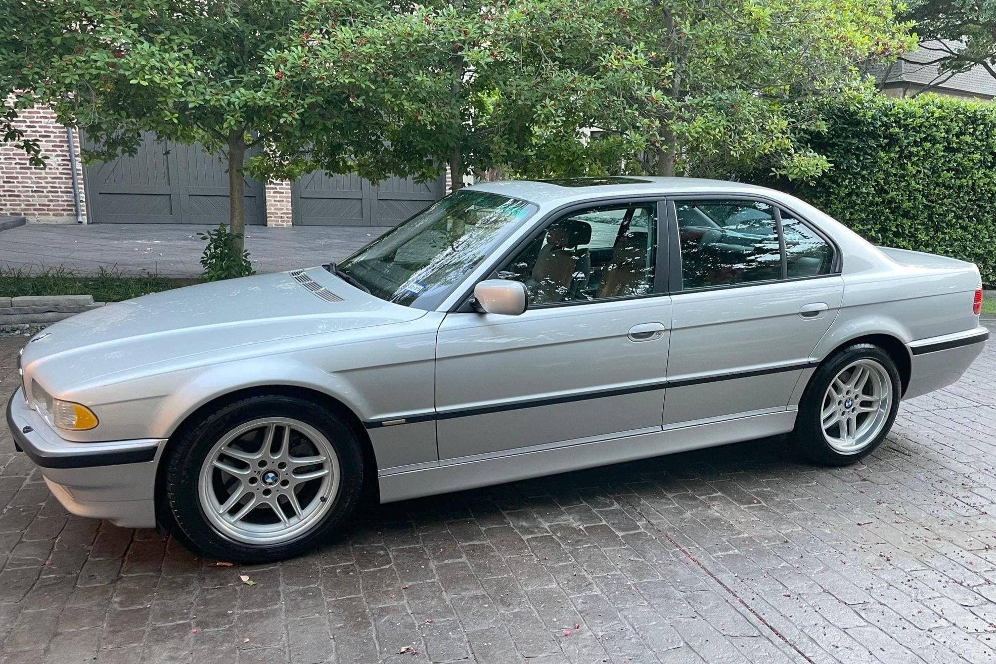 2001 BMW 7 Series sold for $10,500