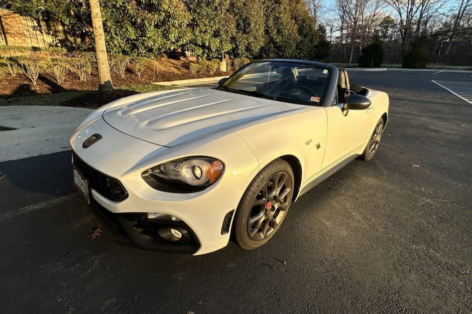 2017 Fiat 124 Spider (2017-2020) sold for $14,000