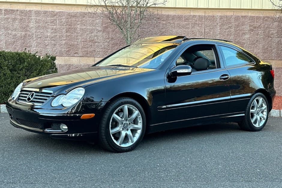 2002 Mercedes-Benz W203 C-Class sold for $14,918