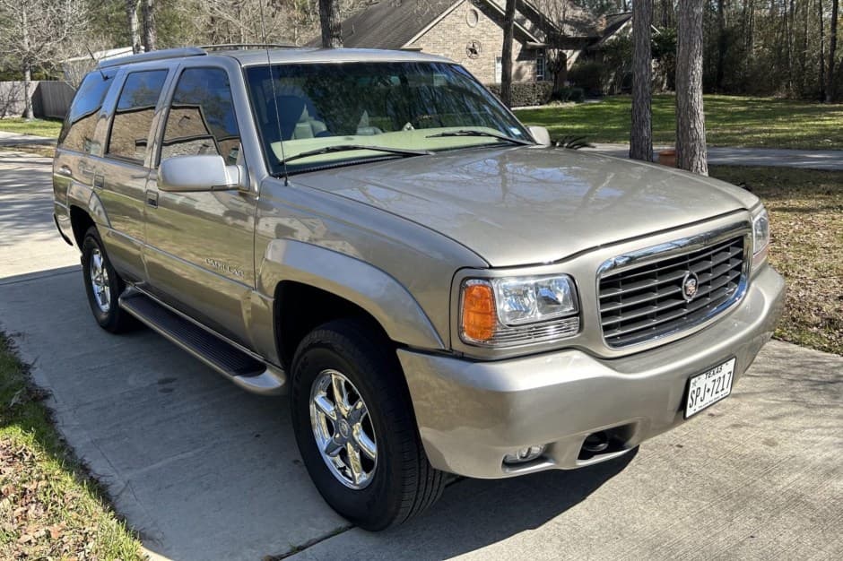 2000 Cadillac Escalade GMT400 (1999-2000) sold for $24,100