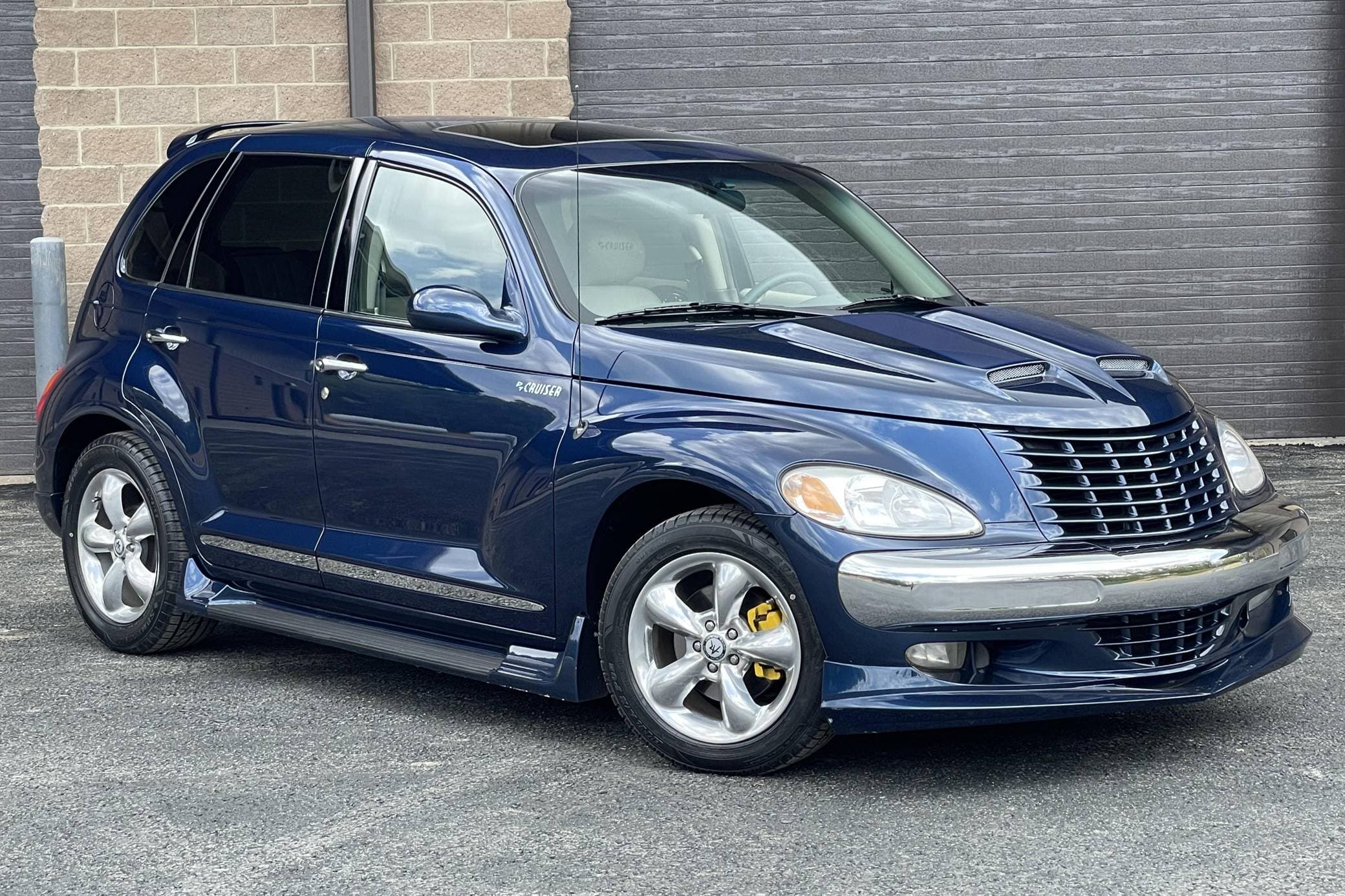 2001 Chrysler PT Cruiser sold for $8,700