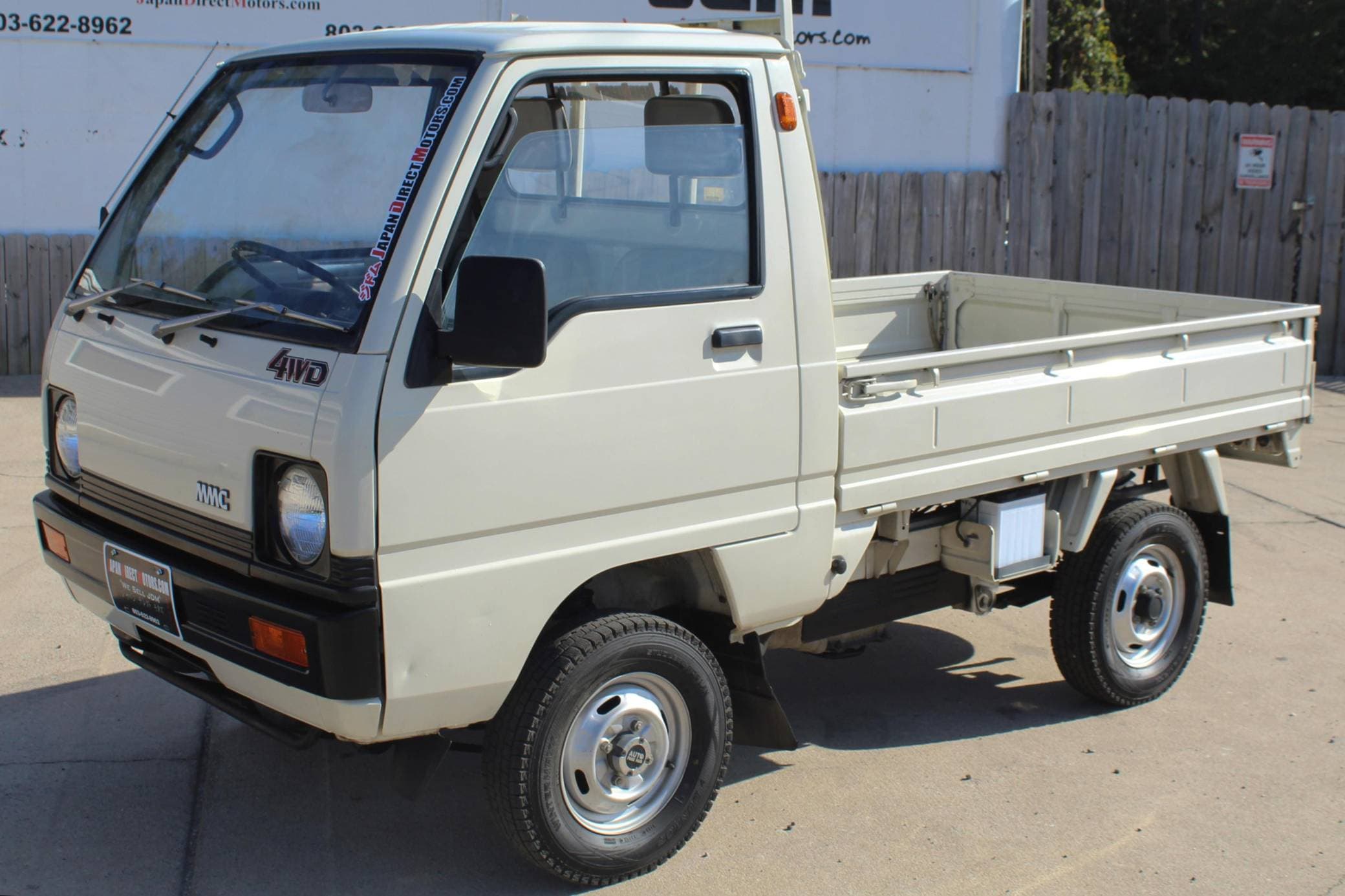 1986 Mitsubishi Minicab sold for $7,300