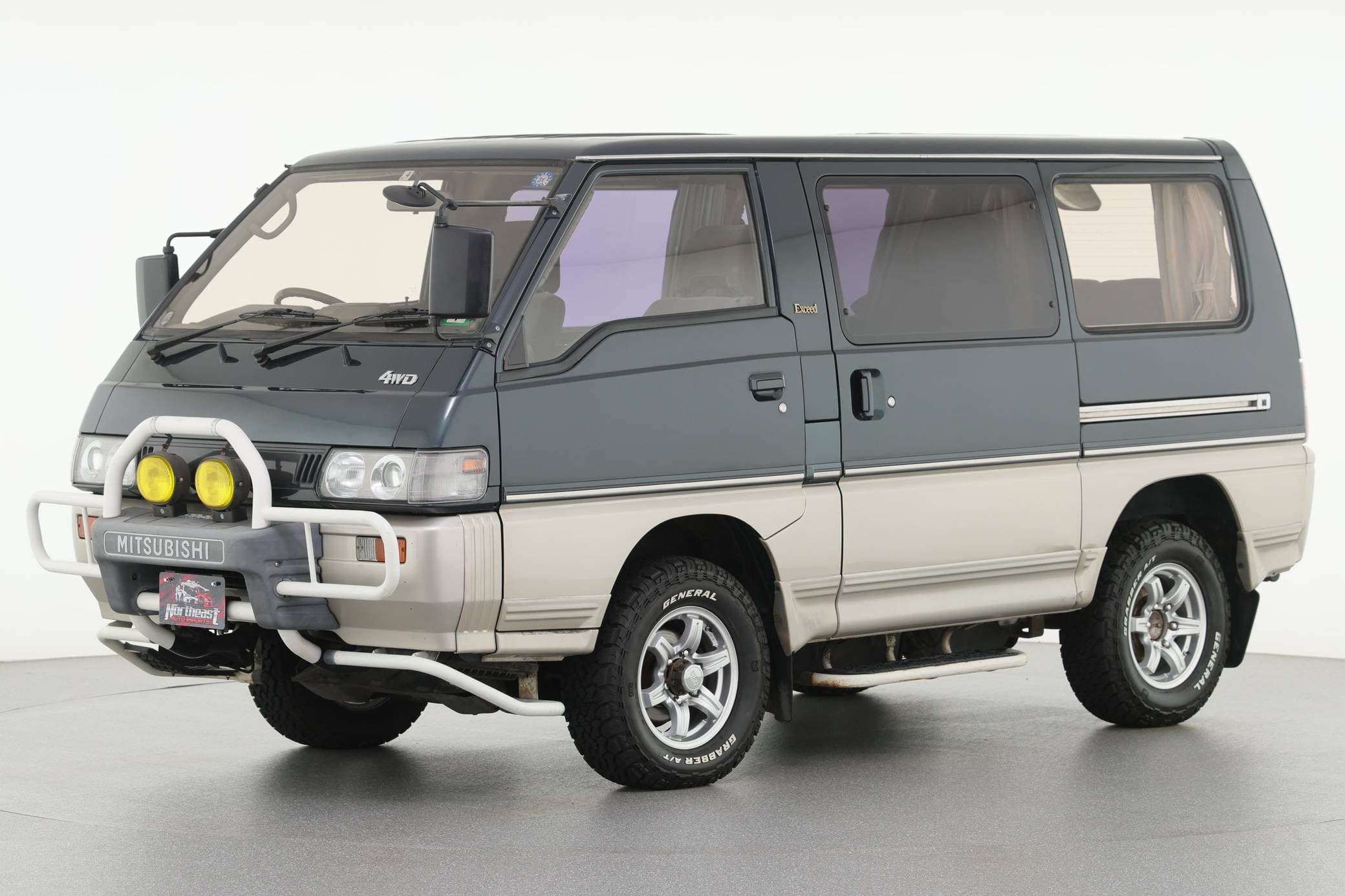 1993 Mitsubishi Delica sold for $9,700