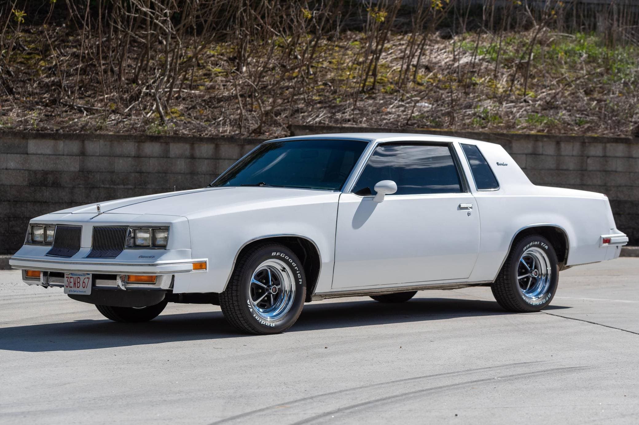 1984 Oldsmobile Cutlass Supreme sold for $7,400