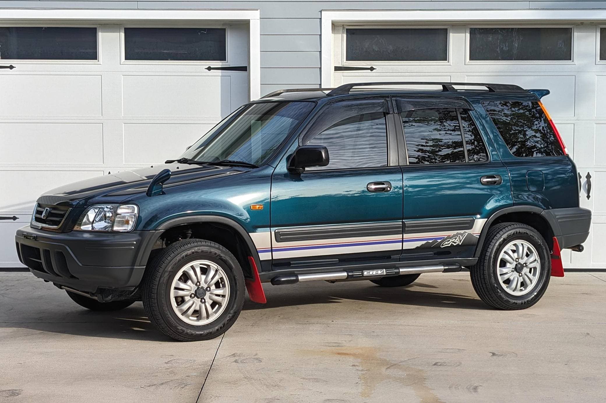 1996 Honda CR-V sold for $10,700