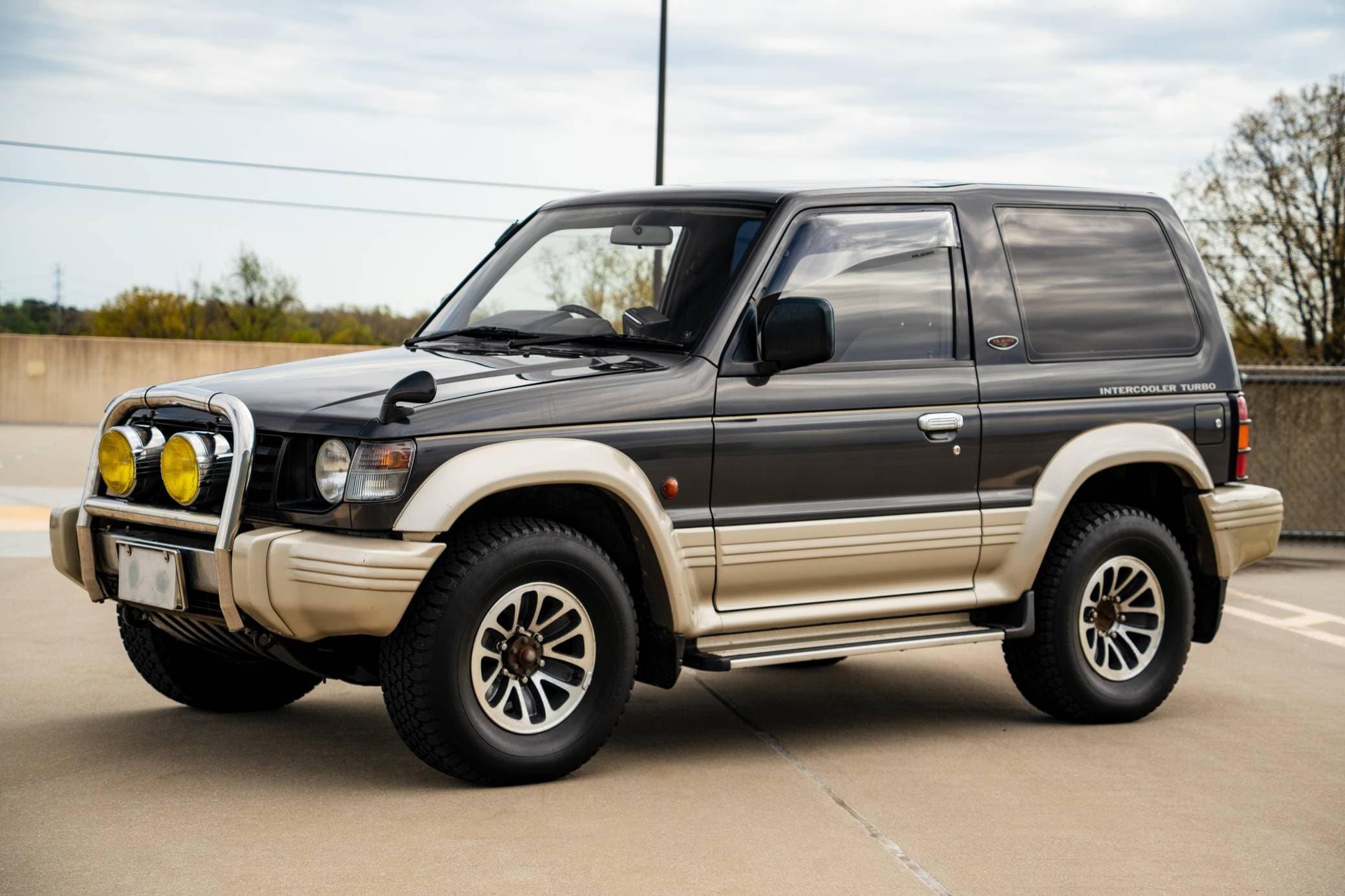 1992 Mitsubishi Pajero sold for $9,052