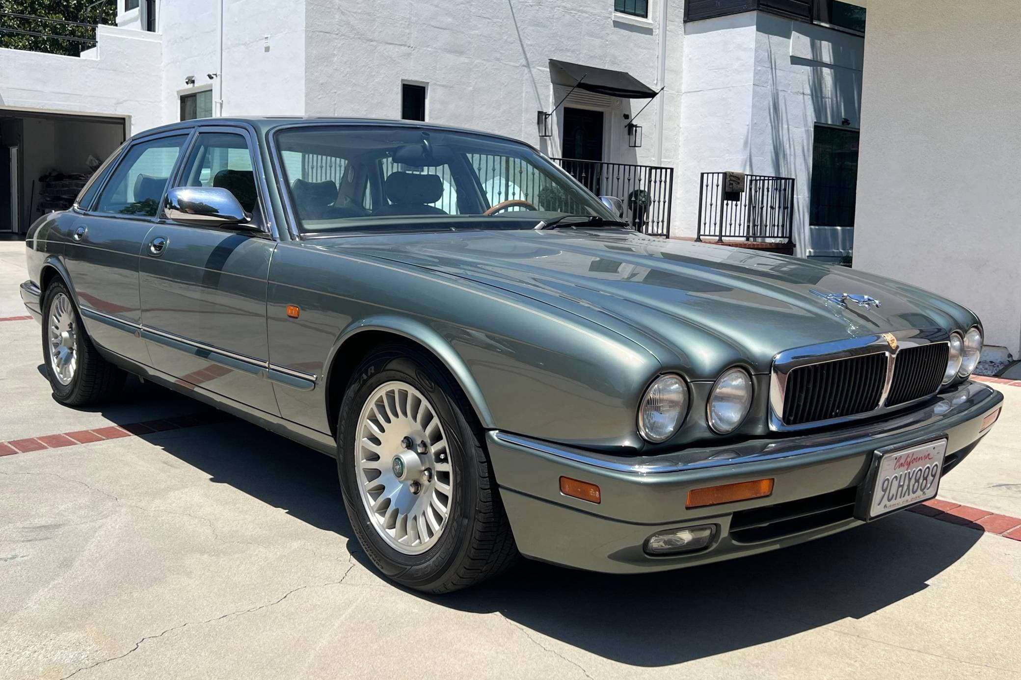 1995 Jaguar XJ12 sold for $6,666