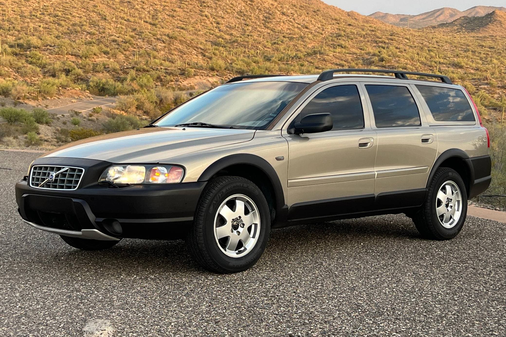 2001 Volvo V70 sold for $7,100