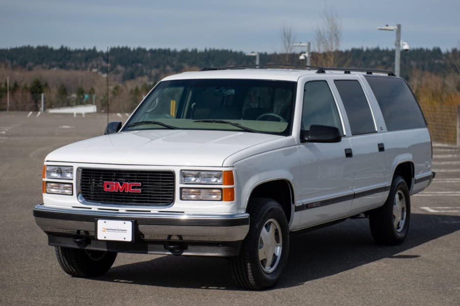 1999 GMC Suburban (GMT400 1992-1999) sold for $28,343
