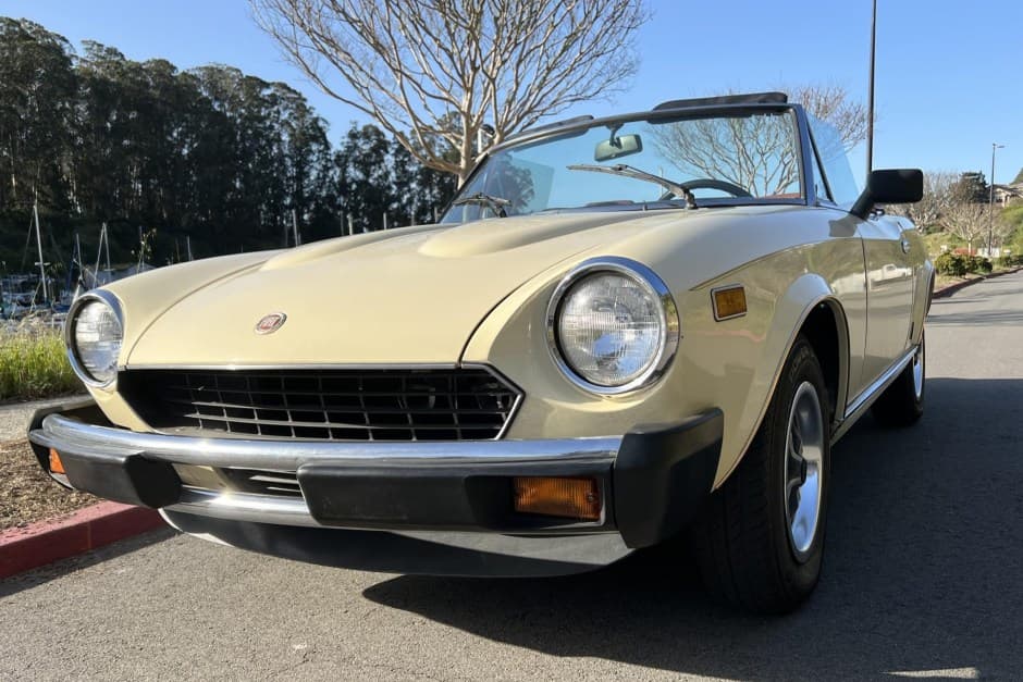 1979 Fiat 124 Spider (1966-1985) sold for $9,600