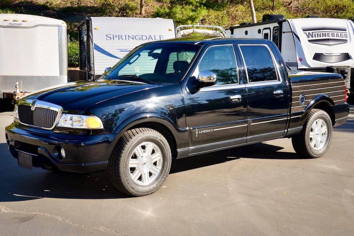 2002 Lincoln Blackwood sold for $11,100
