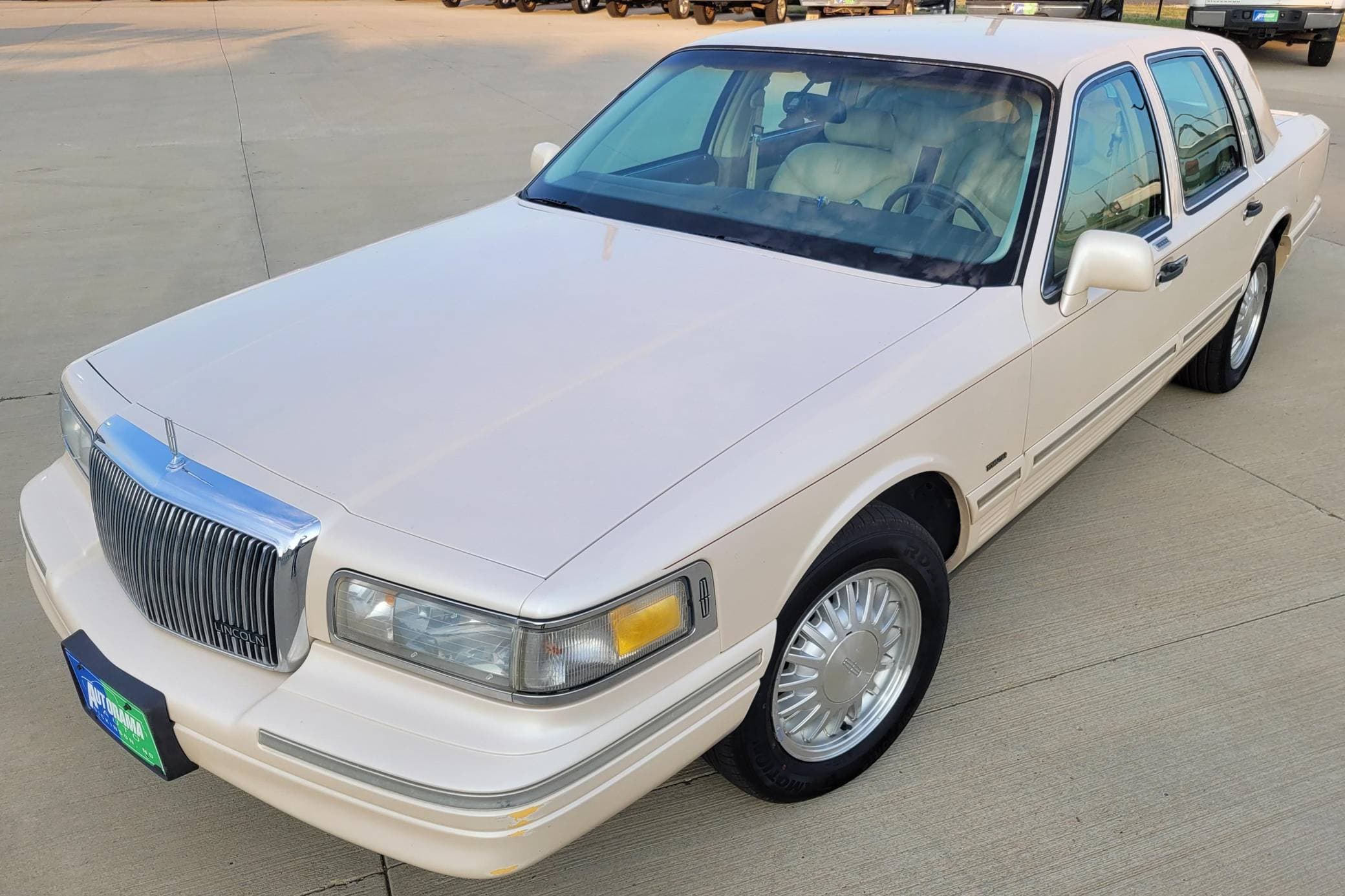 1997 Lincoln Town Car sold for $7,200