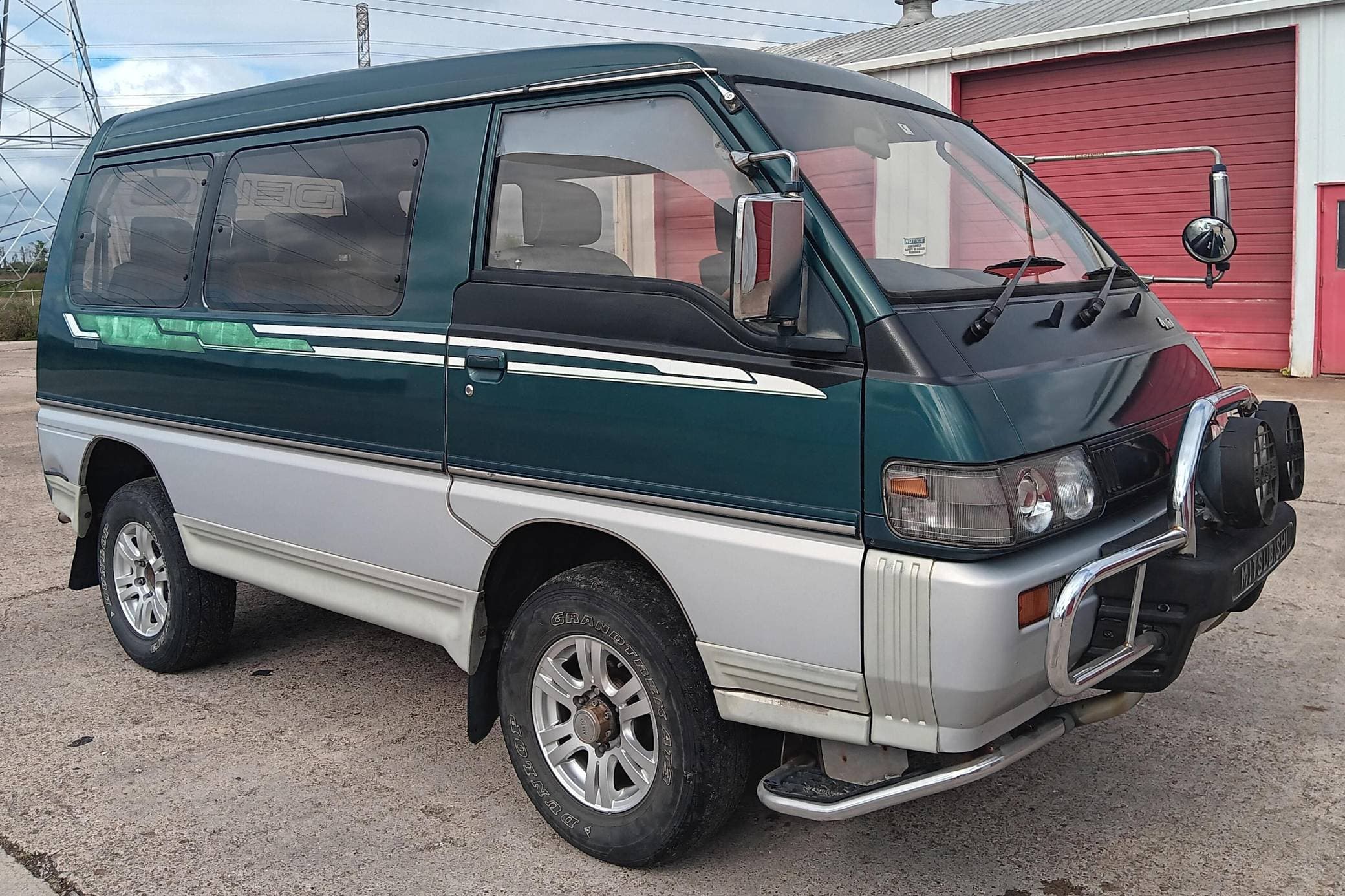 1994 Mitsubishi Delica sold for $7,500