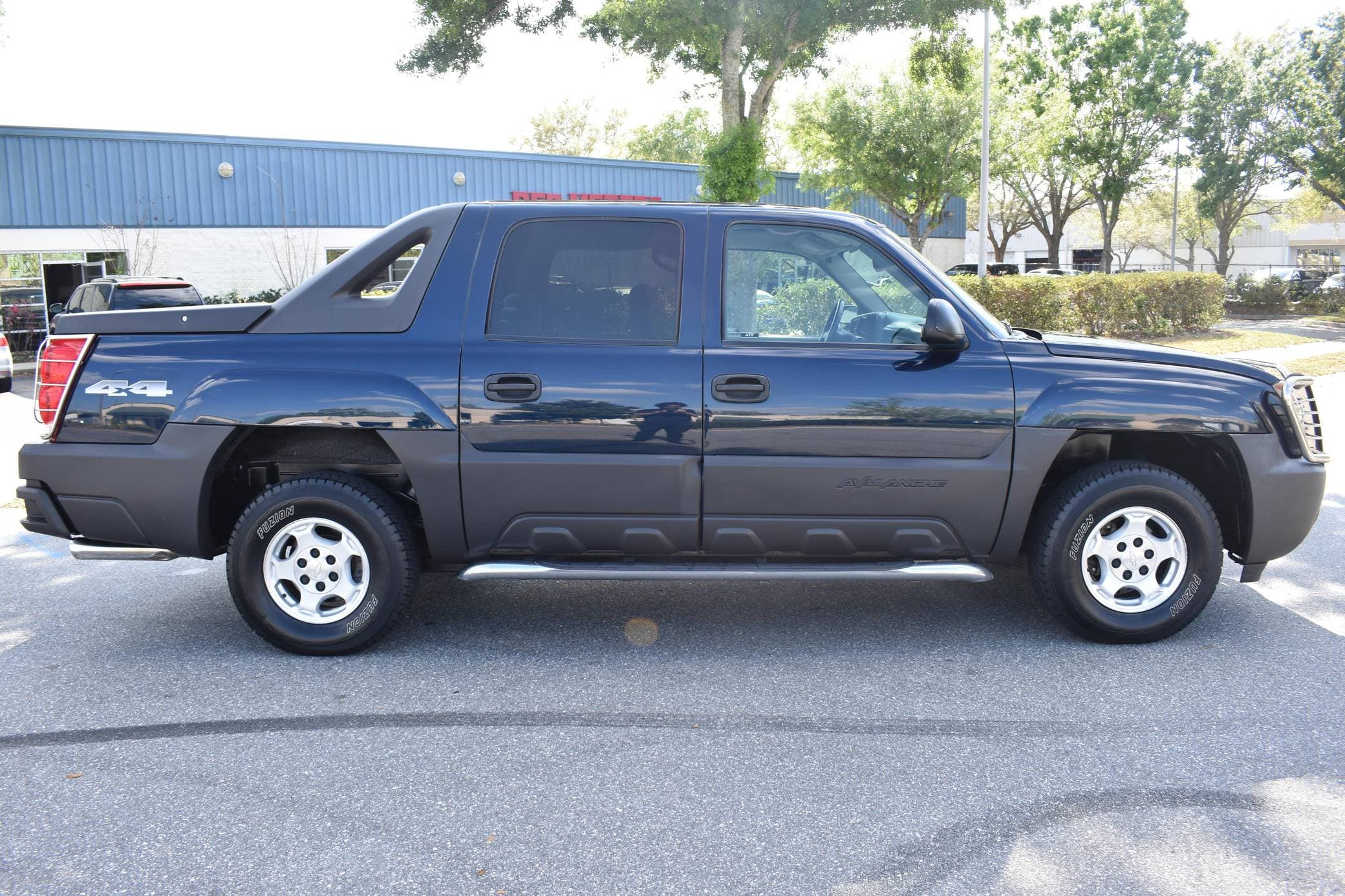 2005 Chevrolet Avalanche sold for $17,250