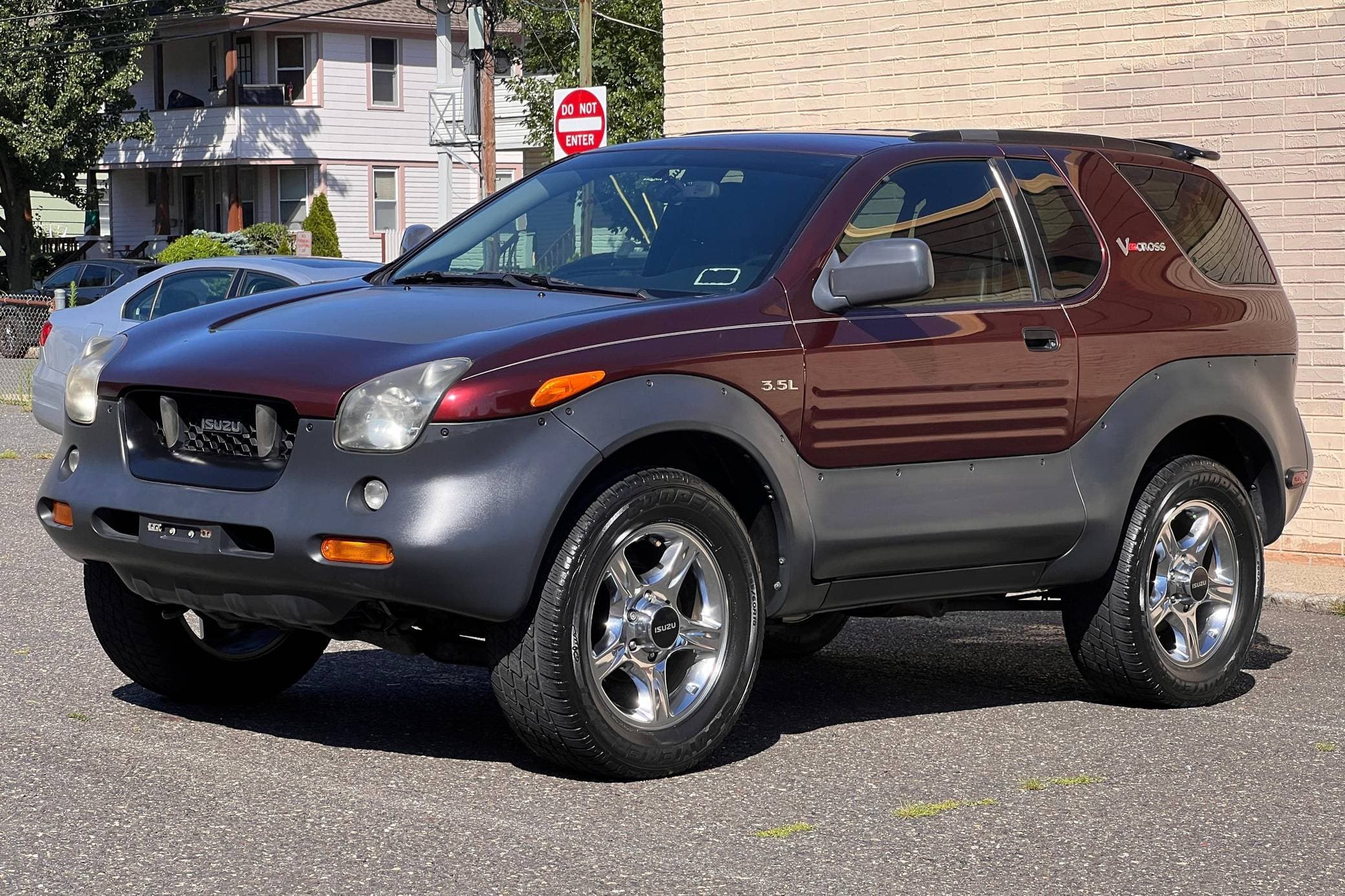 2001 Isuzu VehiCROSS sold for $11,300