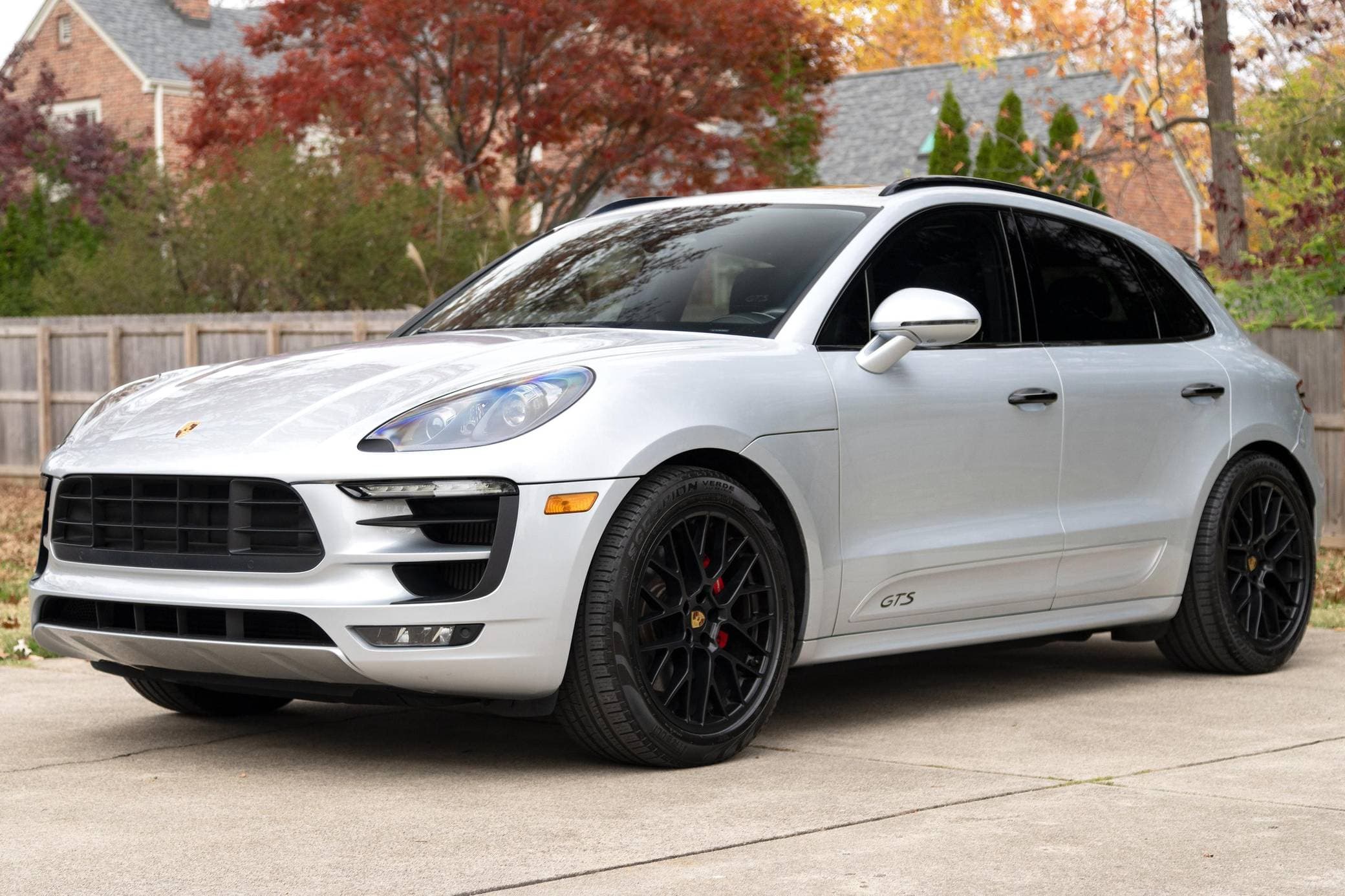 2017 Porsche Macan sold for $32,400