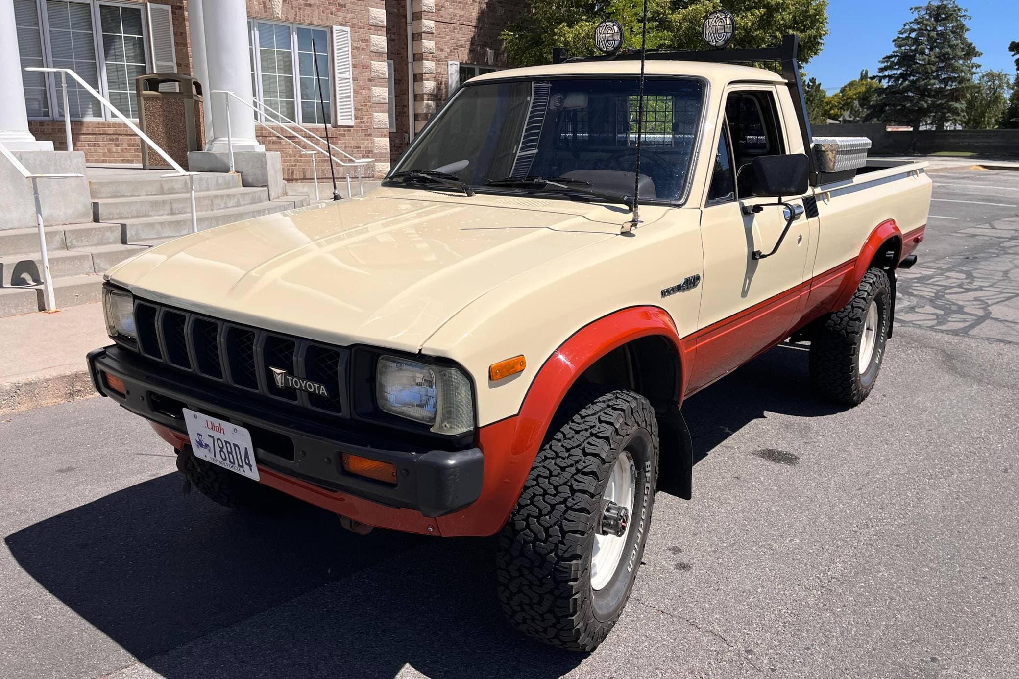 1983 Toyota Pickup sold for $10,000